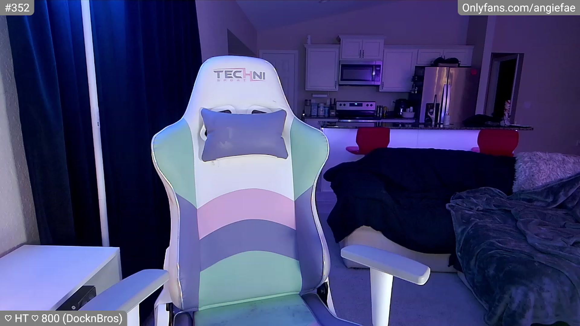 Gallery image thumbnail from skankhunt420's myfreecams stream on, 07/31/2023, 04:25 image 2 of 20