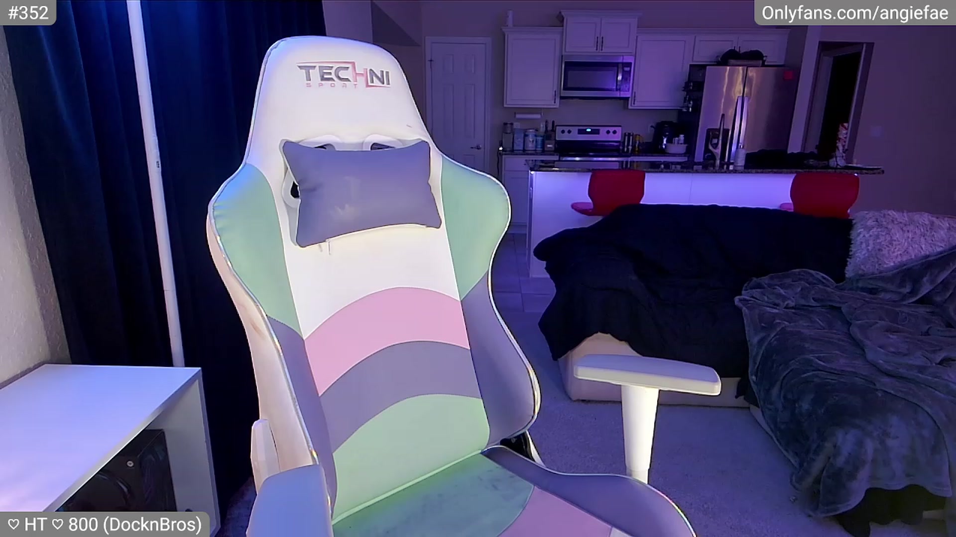 Gallery image thumbnail from skankhunt420's myfreecams stream on, 07/31/2023, 04:25 image 16 of 20