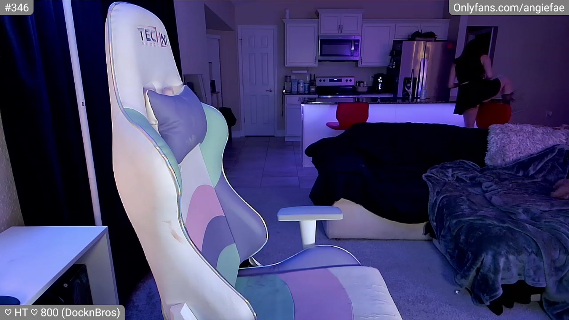 Gallery image thumbnail from skankhunt420's myfreecams stream on, 07/31/2023, 07:00 image 10 of 20