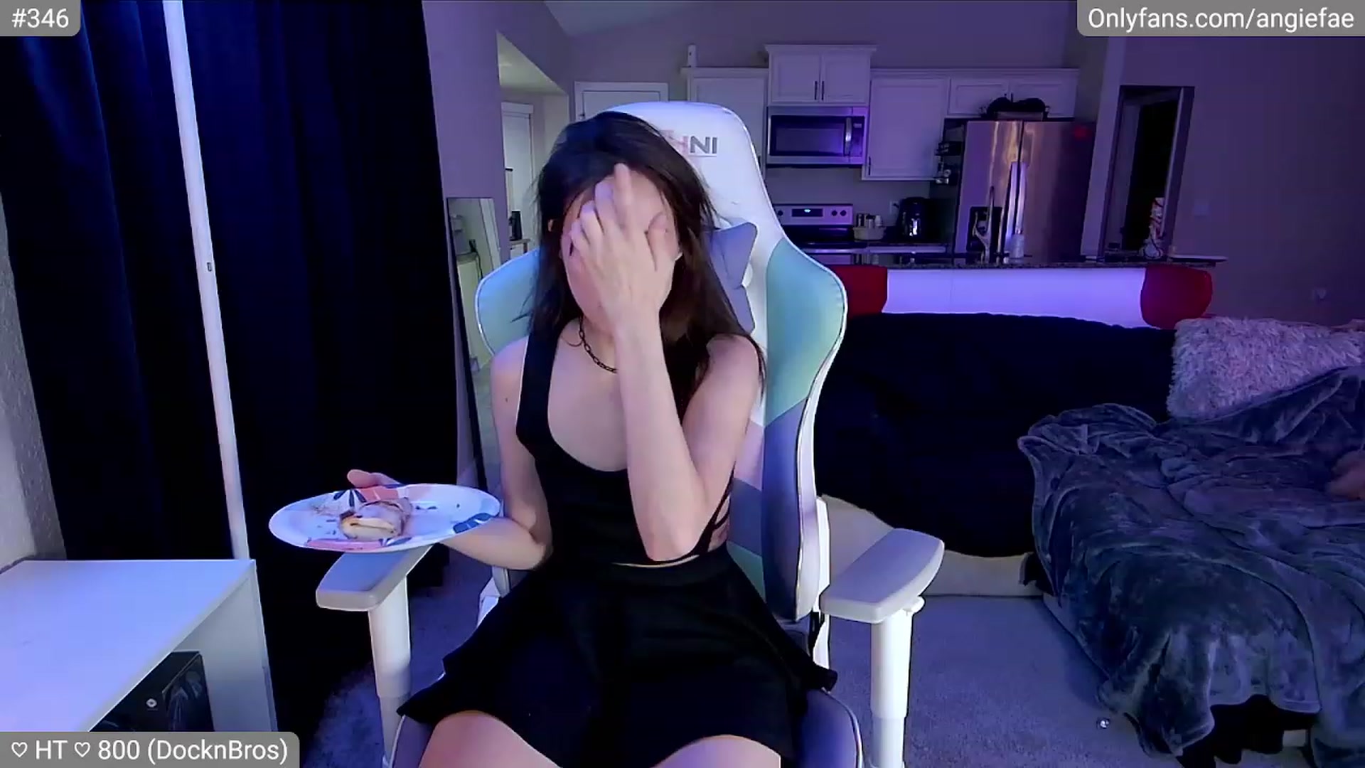 Gallery image thumbnail from skankhunt420's myfreecams stream on, 07/31/2023, 07:00 image 19 of 20