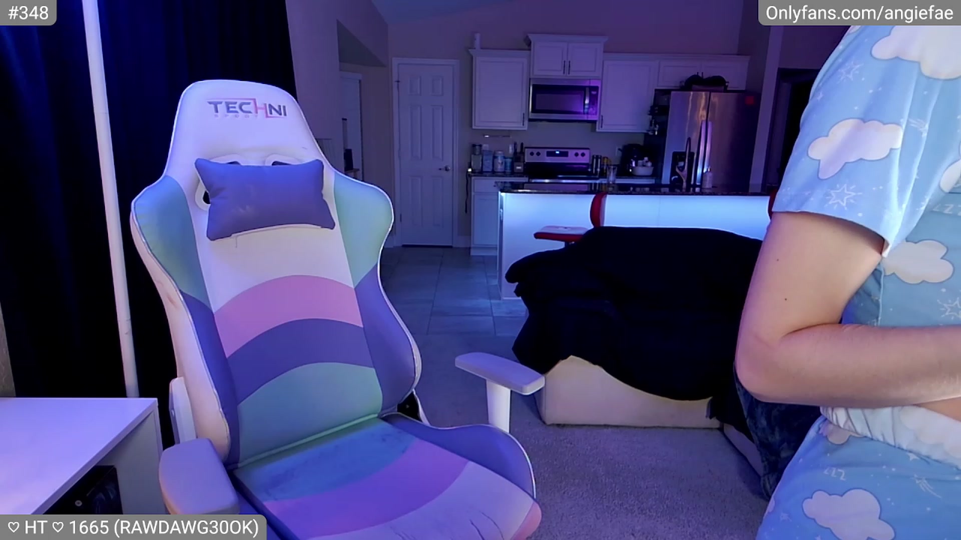 Gallery image thumbnail from skankhunt420's myfreecams stream on, 08/01/2023, 09:19 image 10 of 20