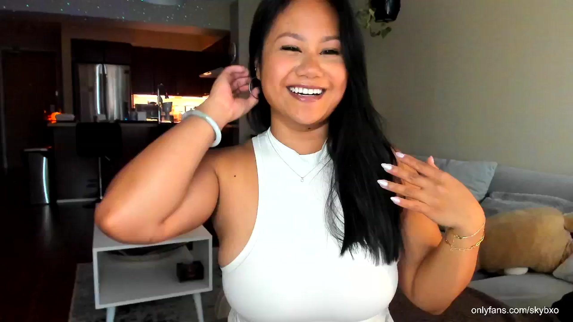 Gallery image thumbnail from skybxo's myfreecams stream on, 04/17/2024, 22:22 image 4 of 20