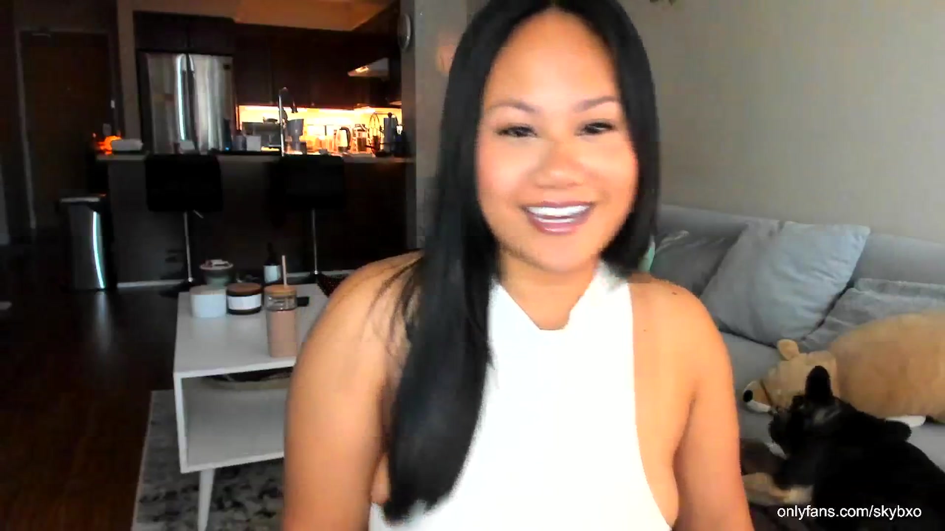 Gallery image thumbnail from skybxo's myfreecams stream on, 04/17/2024, 22:22 image 18 of 20