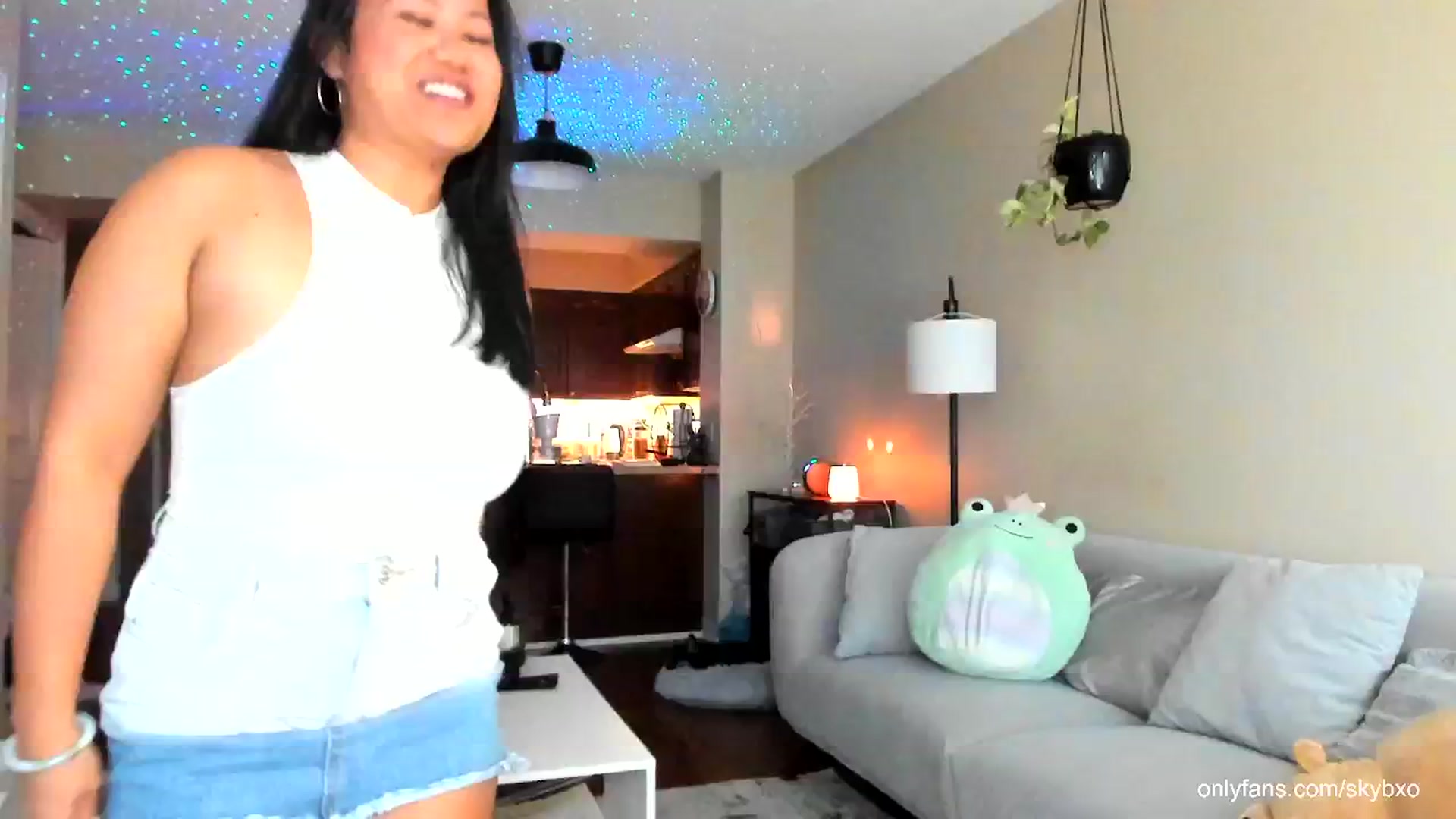 Gallery image thumbnail from skybxo's myfreecams stream on, 04/17/2024, 22:22 image 2 of 20
