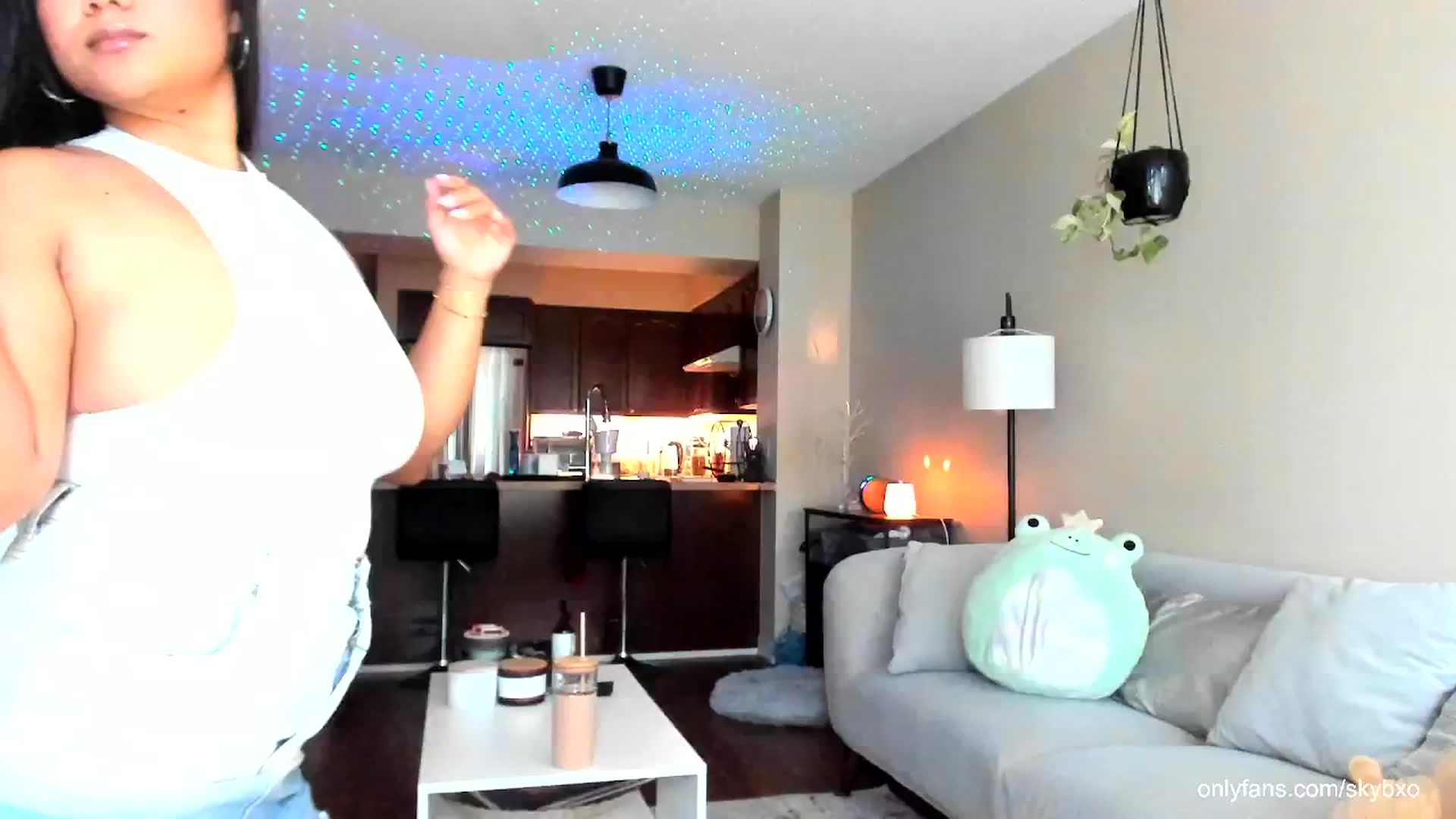 Gallery image thumbnail from skybxo's myfreecams stream on, 04/17/2024, 22:22 image 11 of 20
