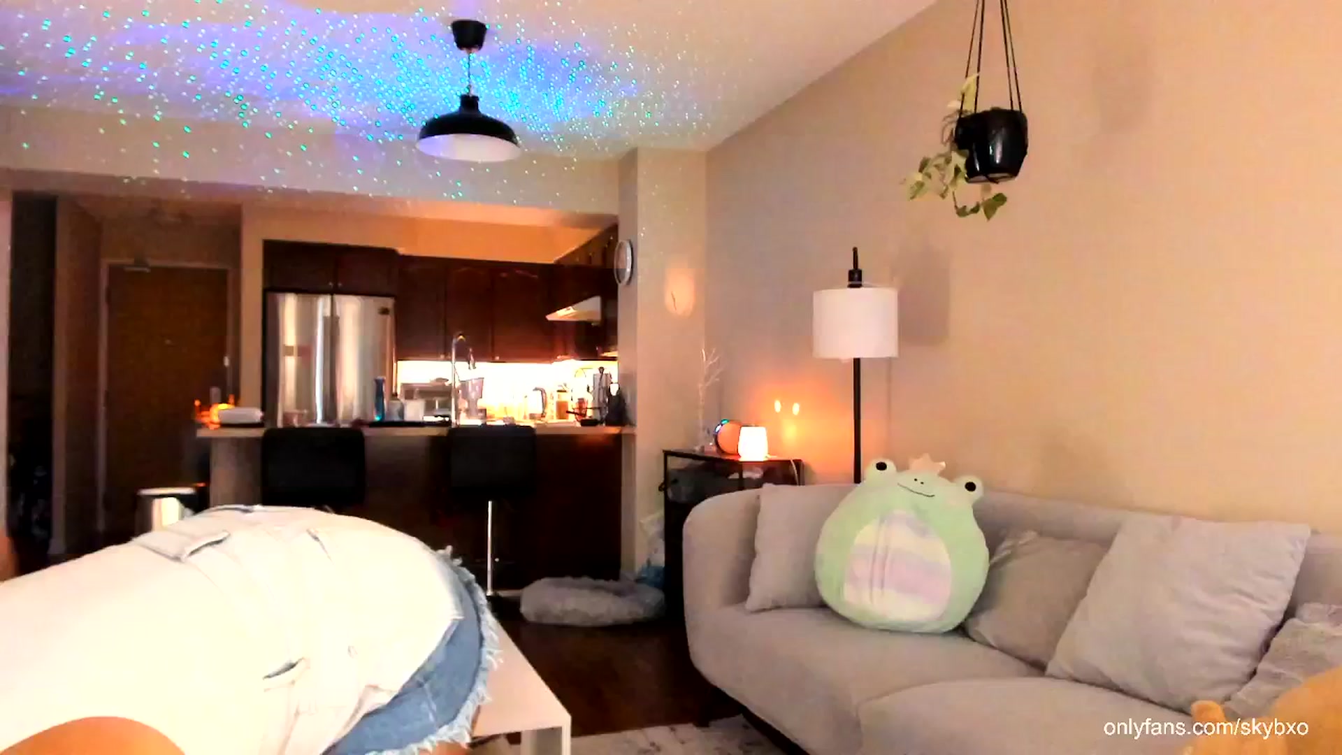 Gallery image thumbnail from skybxo's myfreecams stream on, 04/17/2024, 23:06 image 5 of 20