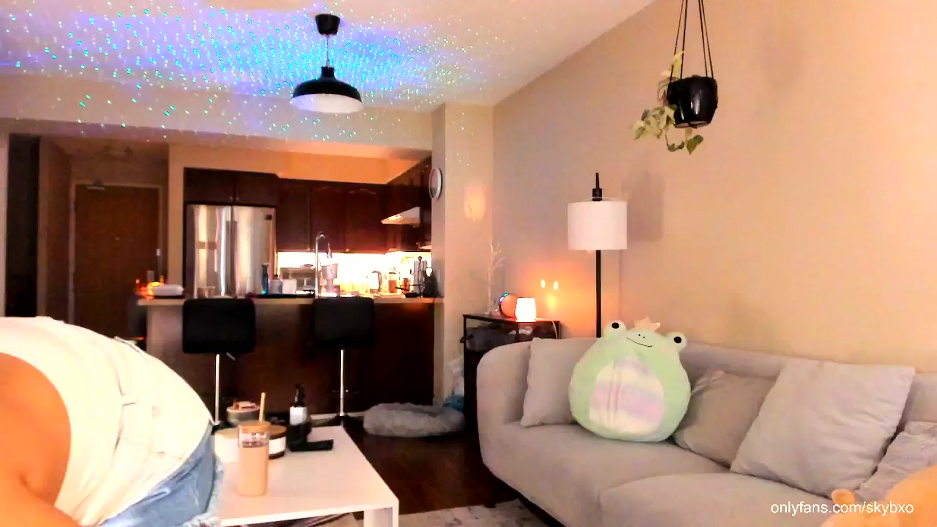 Gallery image thumbnail from skybxo's myfreecams stream on, 04/17/2024, 23:06 image 7 of 20