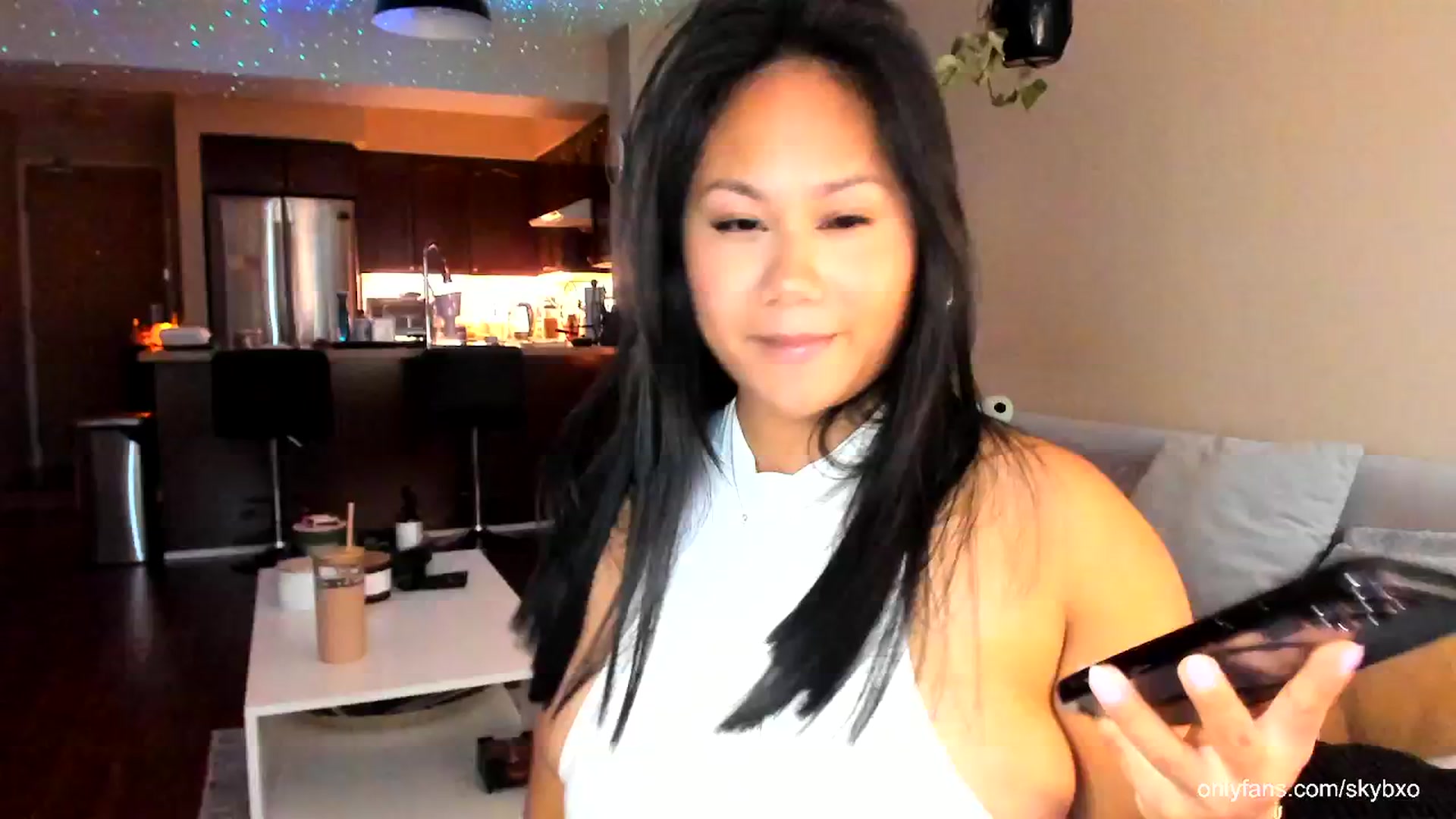 Gallery image thumbnail from skybxo's myfreecams stream on, 04/17/2024, 23:06 image 1 of 20