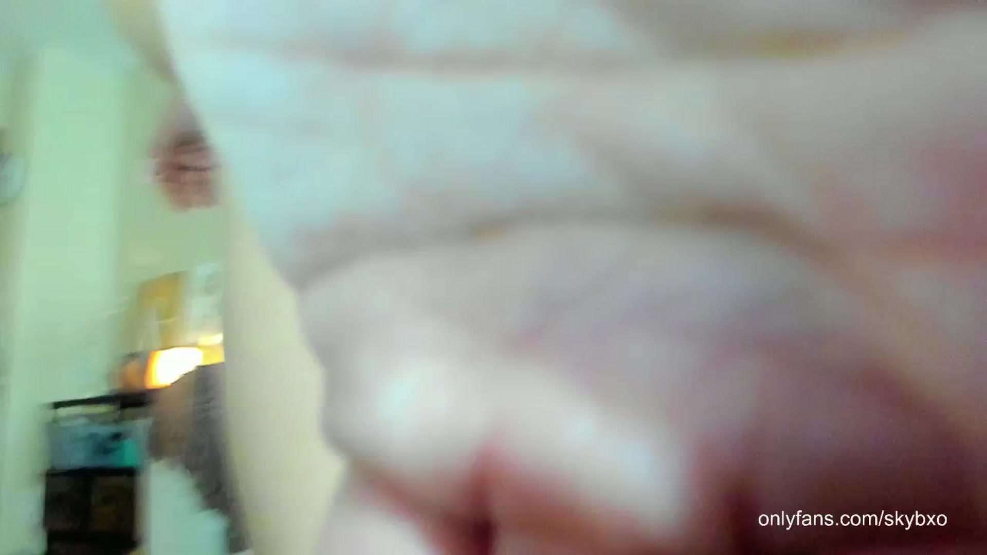 Gallery image thumbnail from skybxo's myfreecams stream on, 04/28/2024, 21:47 image 17 of 20