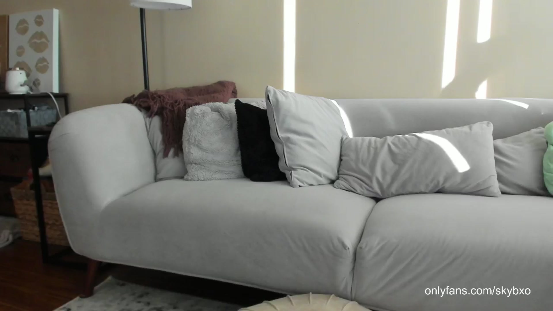 Gallery image thumbnail from skybxo's myfreecams stream on, 05/03/2024, 24:33 image 8 of 20