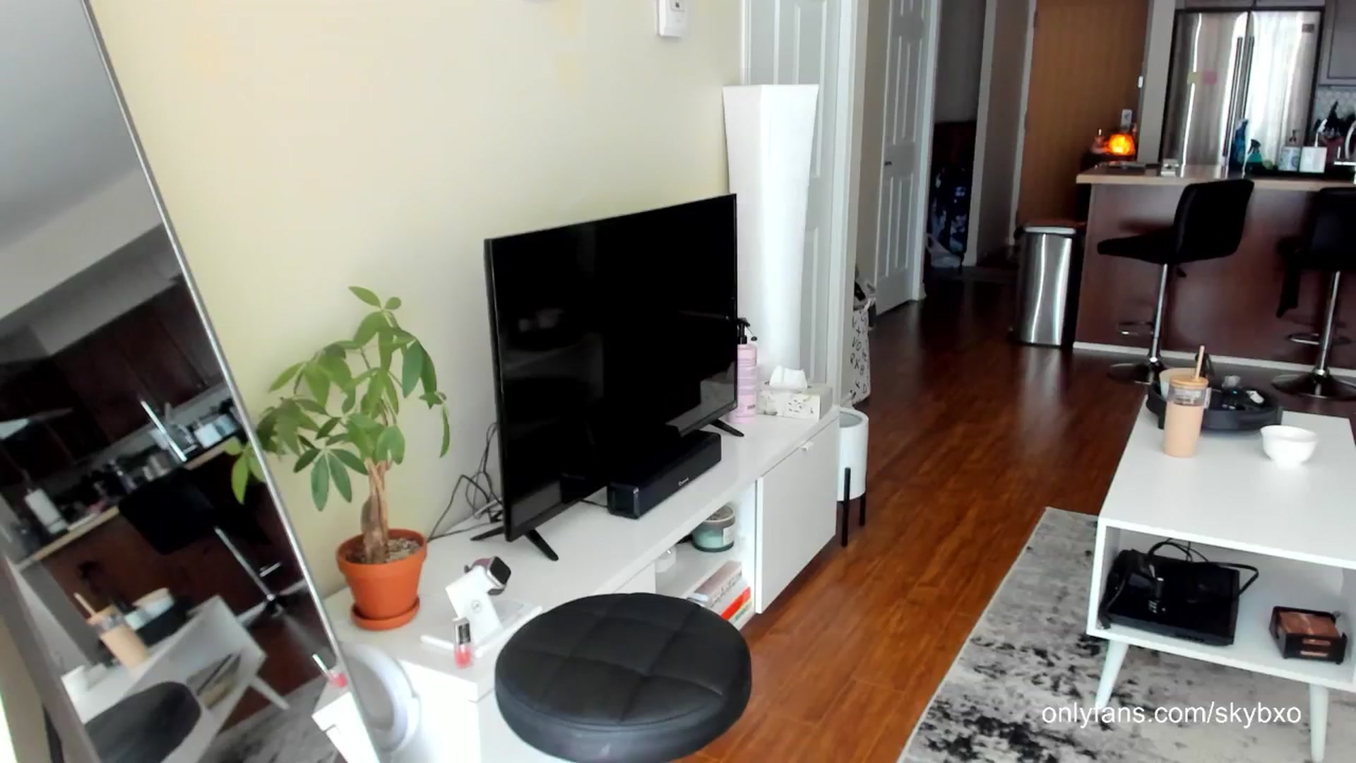Gallery image thumbnail from skybxo's myfreecams stream on, 05/04/2024, 20:10 image 7 of 20