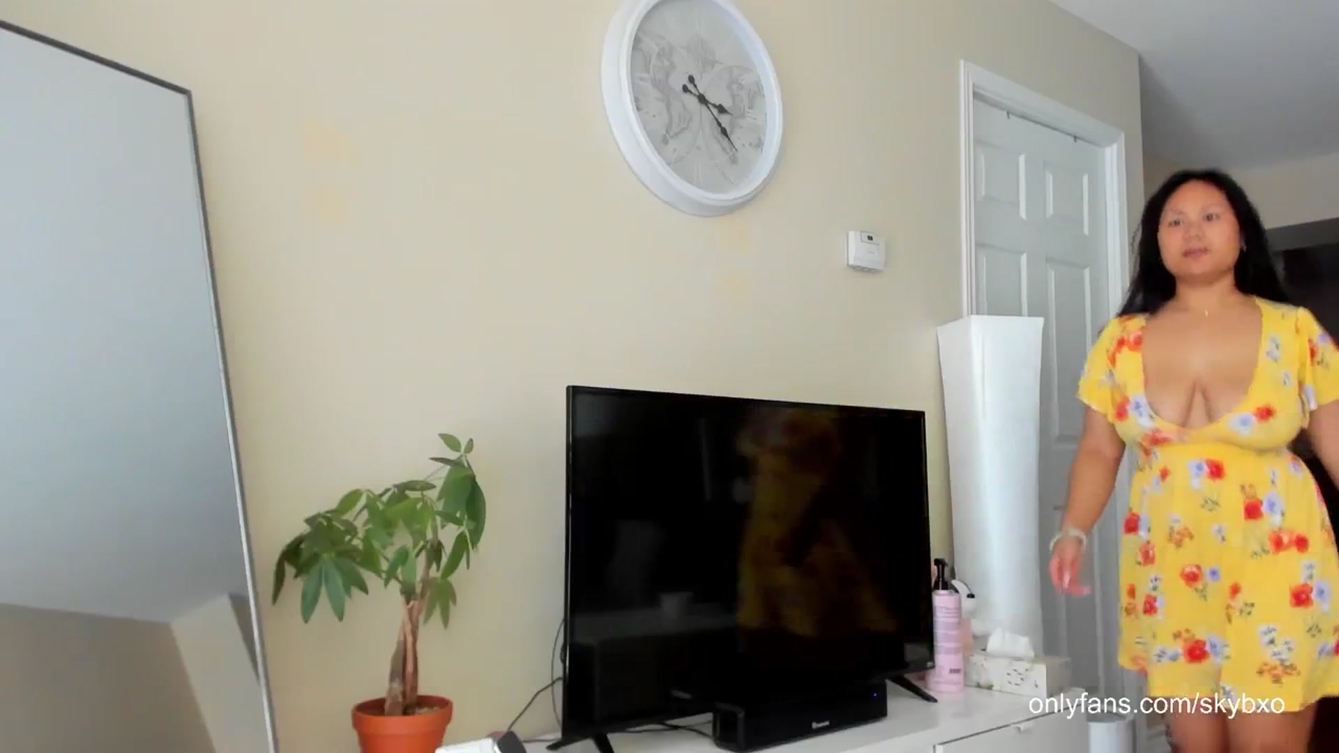Gallery image thumbnail from skybxo's myfreecams stream on, 05/04/2024, 20:10 image 3 of 20