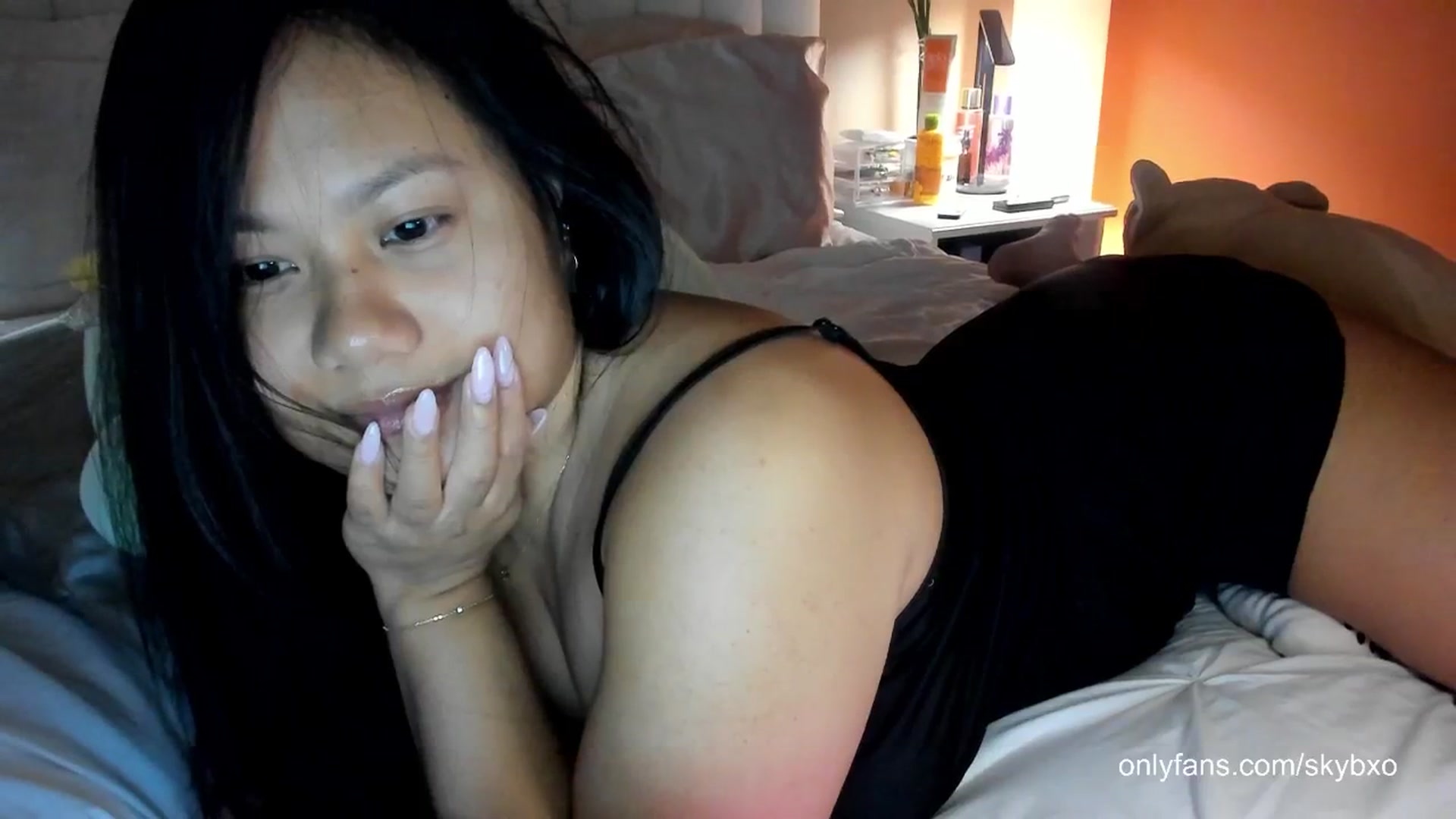 Gallery image thumbnail from skybxo's myfreecams stream on, 05/05/2024, 03:25 image 17 of 20
