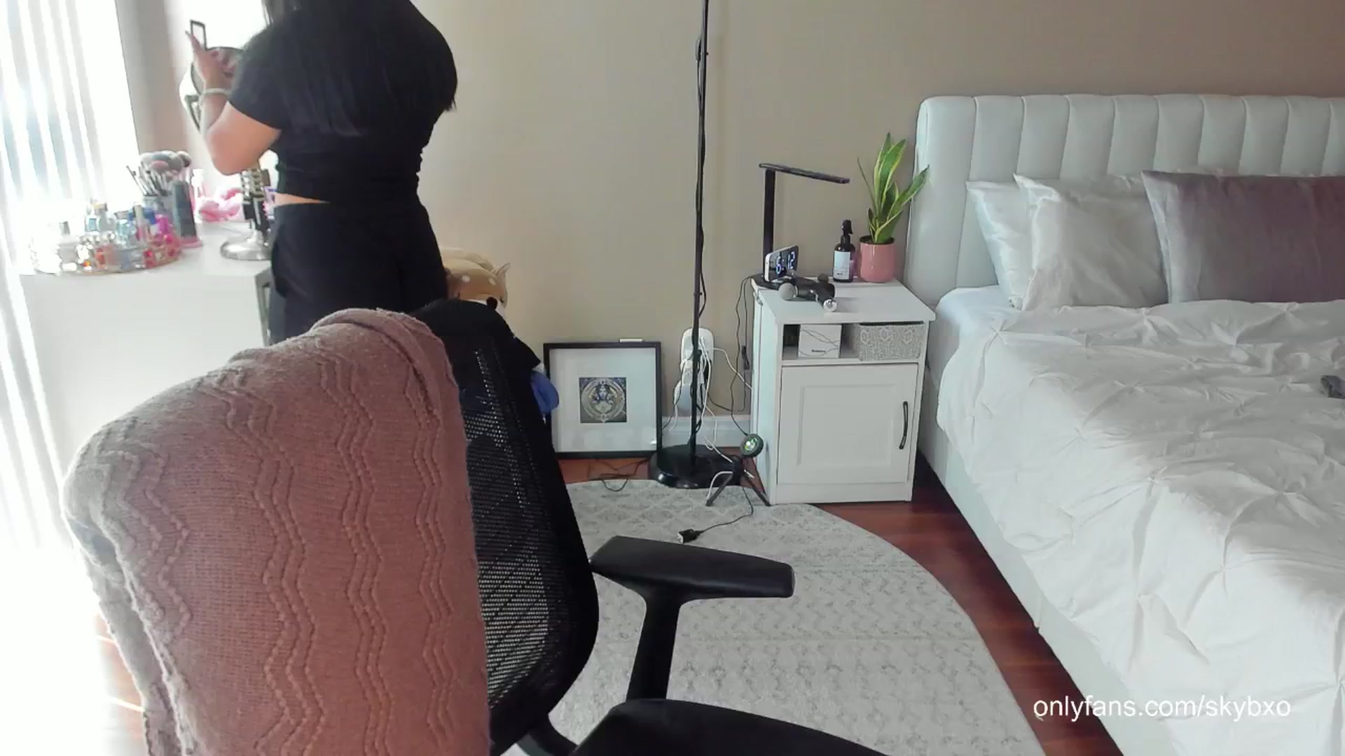 Gallery image thumbnail from skybxo's myfreecams stream on, 06/02/2024, 02:44 image 1 of 20