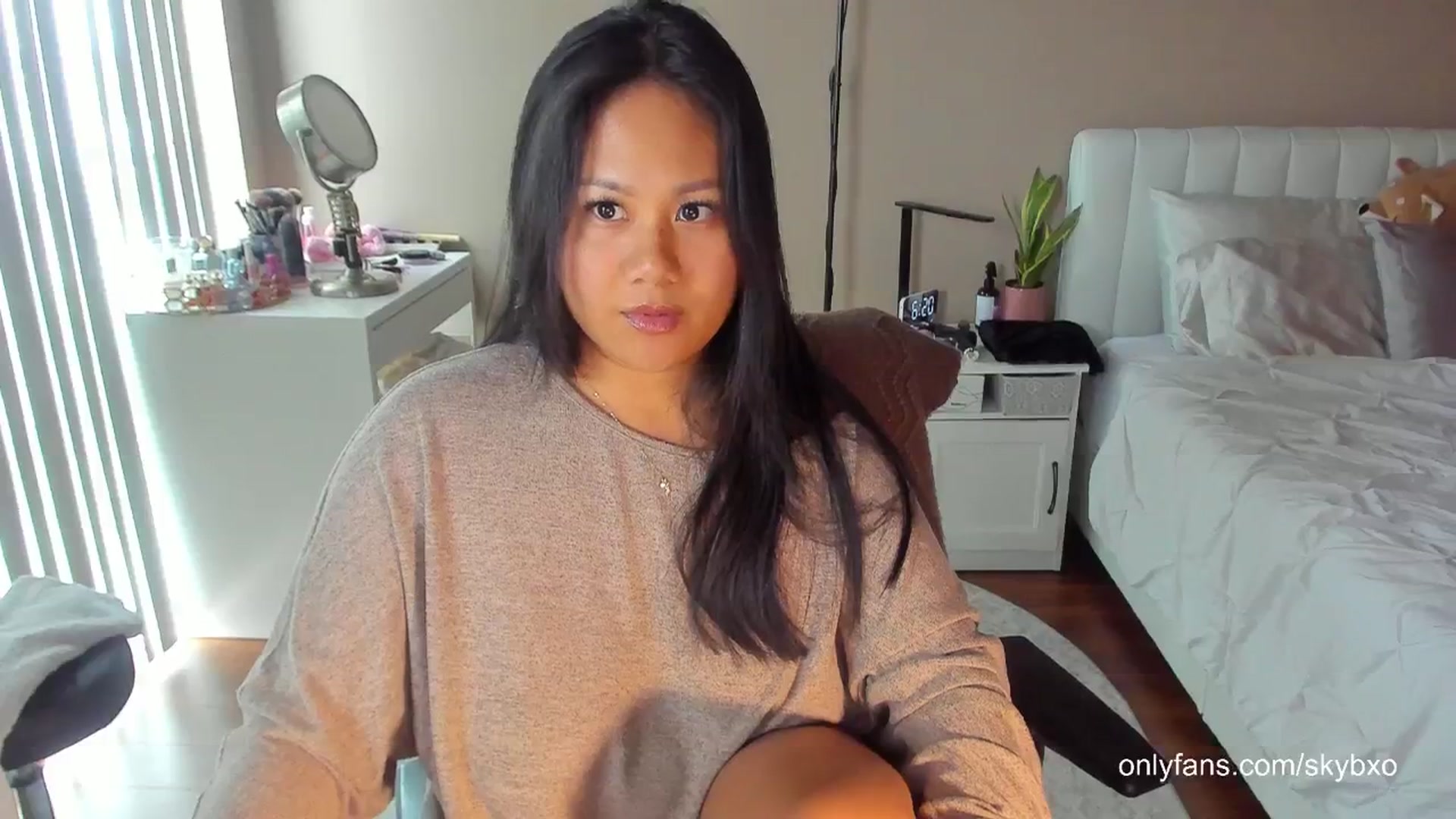 Gallery image thumbnail from skybxo's myfreecams stream on, 06/03/2024, 02:38 image 2 of 20