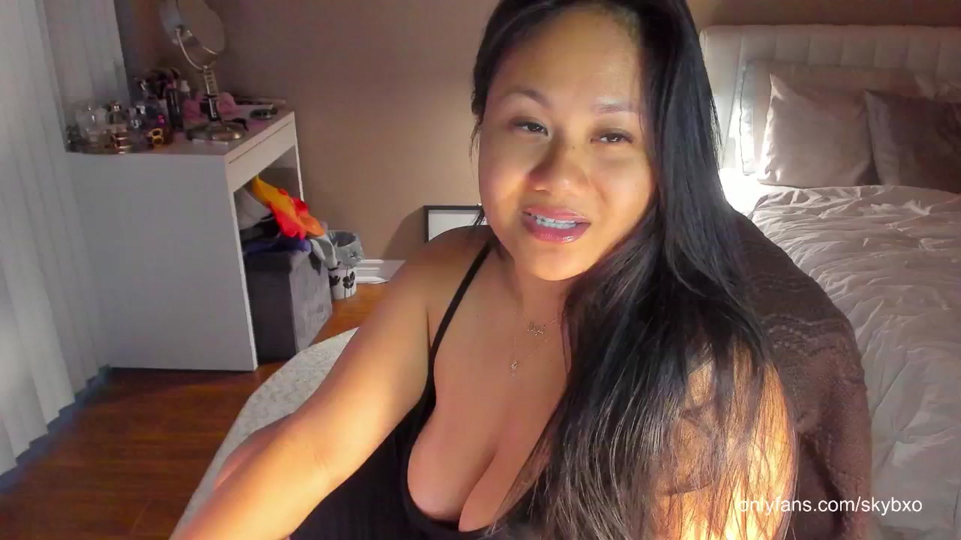Gallery image thumbnail from skybxo's myfreecams stream on, 06/04/2024, 02:38 image 10 of 20