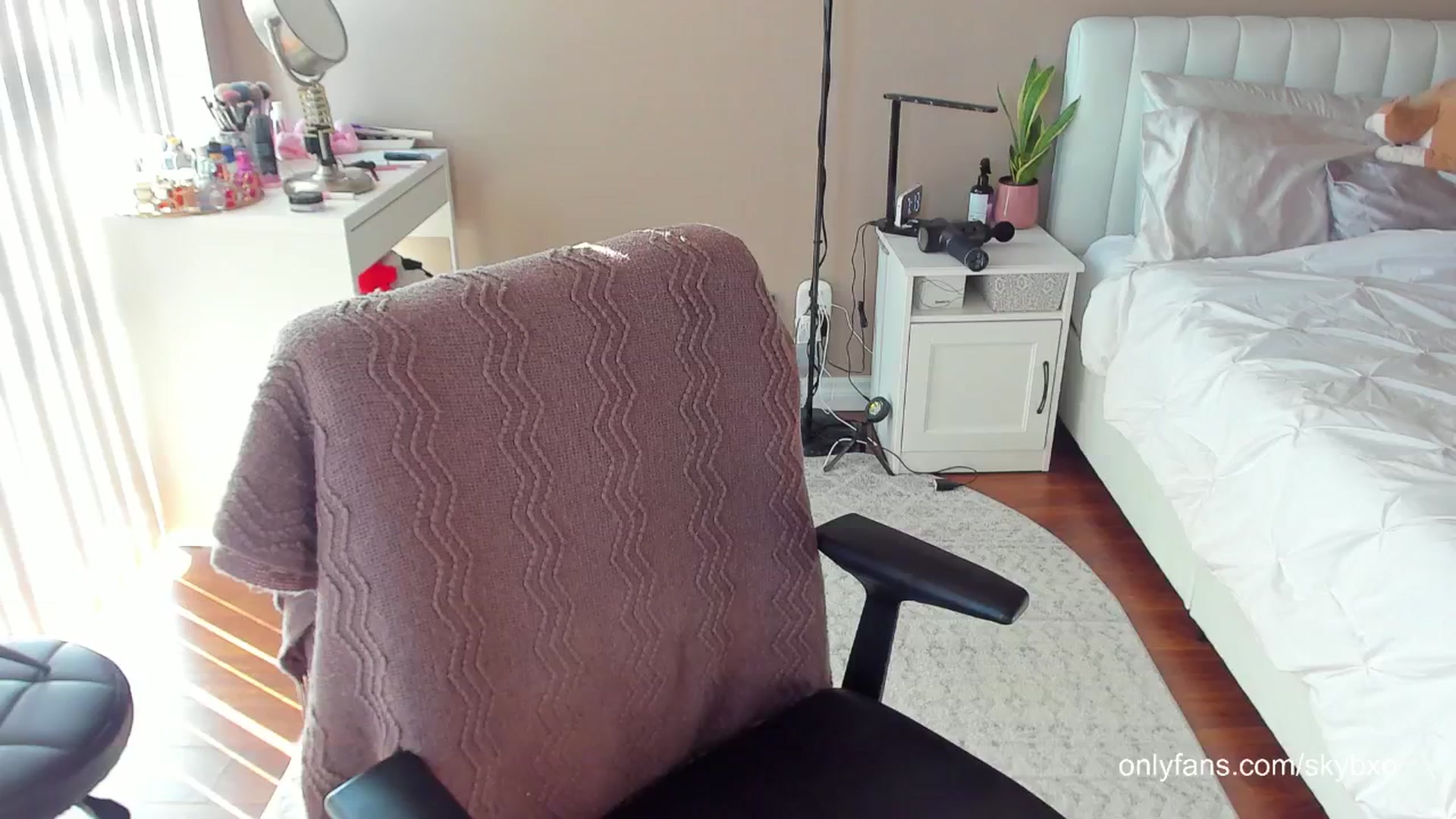 Gallery image thumbnail from skybxo's myfreecams stream on, 06/05/2024, 24:01 image 12 of 20