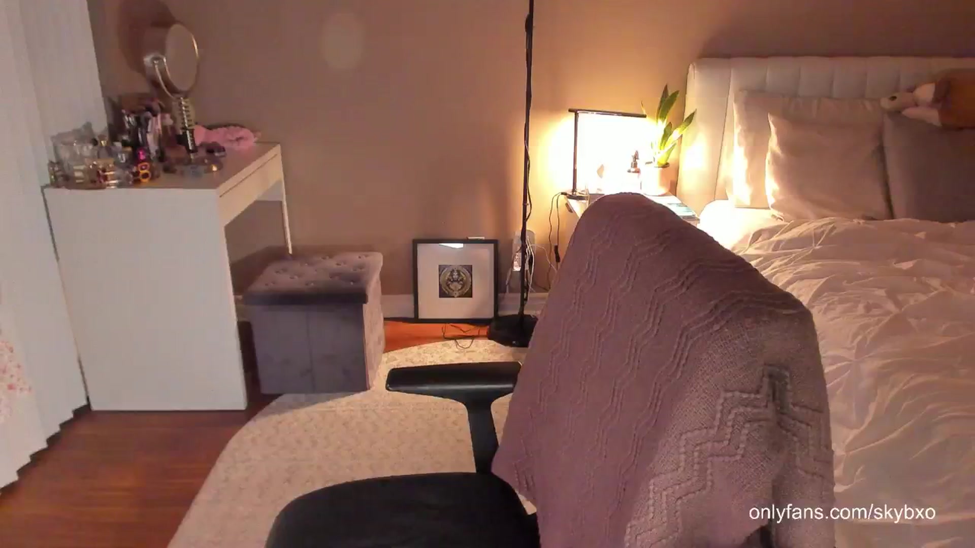 Gallery image thumbnail from skybxo's myfreecams stream on, 06/07/2024, 03:08 image 10 of 20