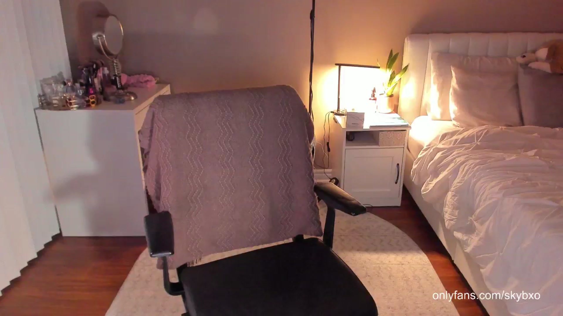 Gallery image thumbnail from skybxo's myfreecams stream on, 06/07/2024, 03:08 image 4 of 20