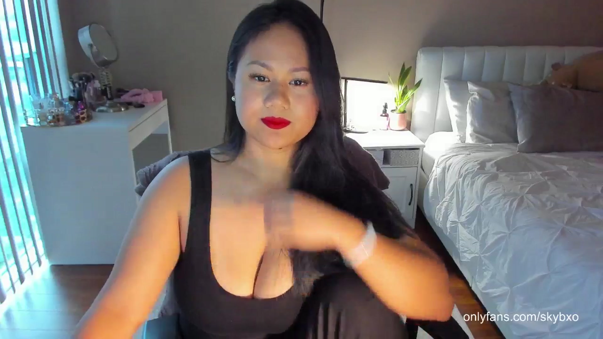 Gallery image thumbnail from skybxo's myfreecams stream on, 06/08/2024, 01:03 image 12 of 20
