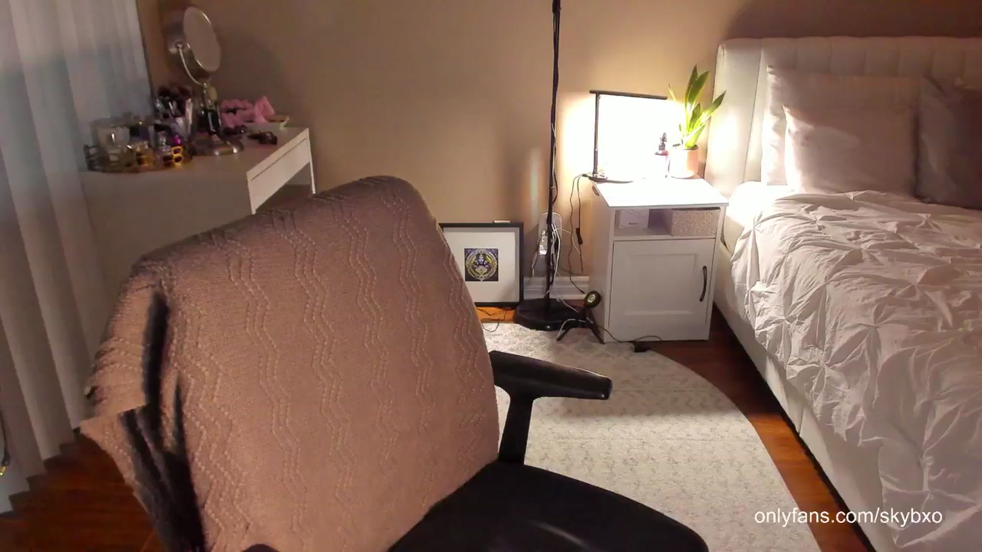 Gallery image thumbnail from skybxo's myfreecams stream on, 06/10/2024, 02:26 image 3 of 20