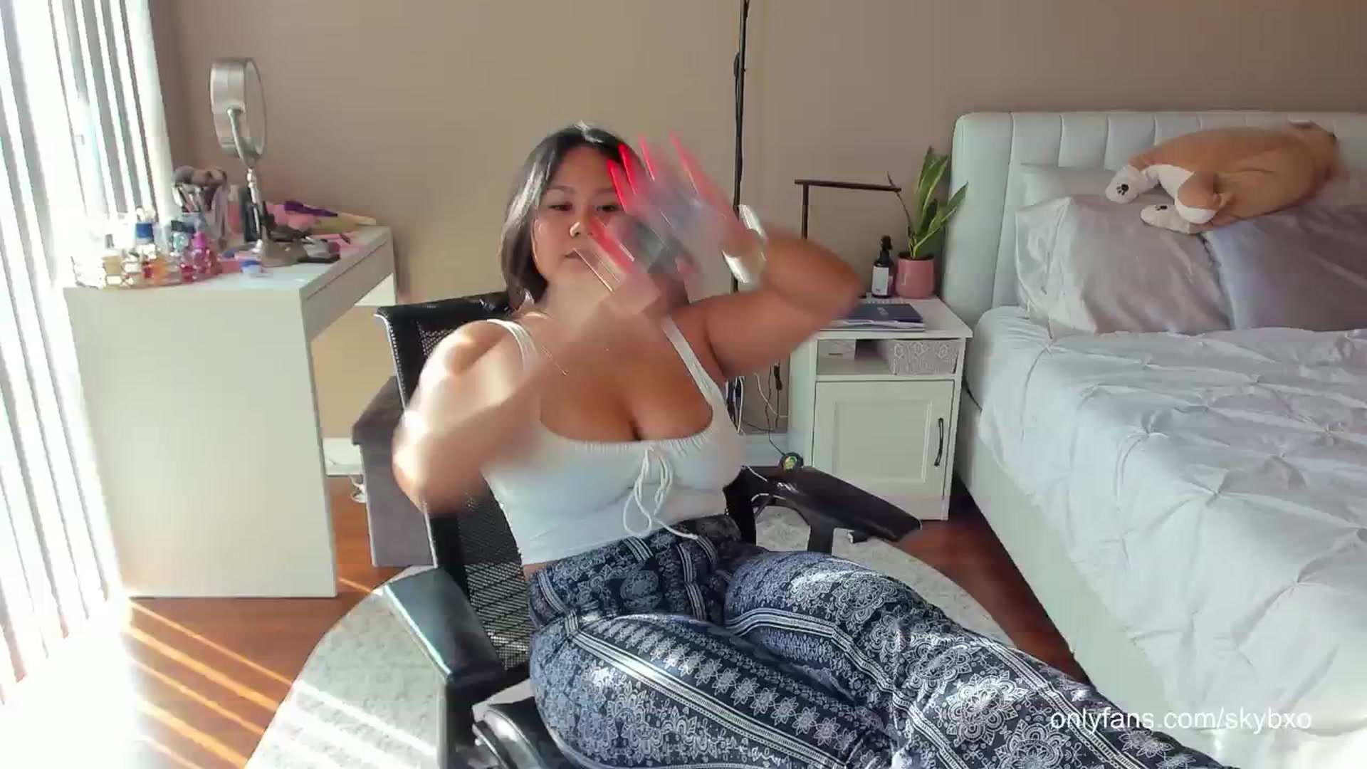 Gallery image thumbnail from skybxo's myfreecams stream on, 06/13/2024, 23:31 image 2 of 20