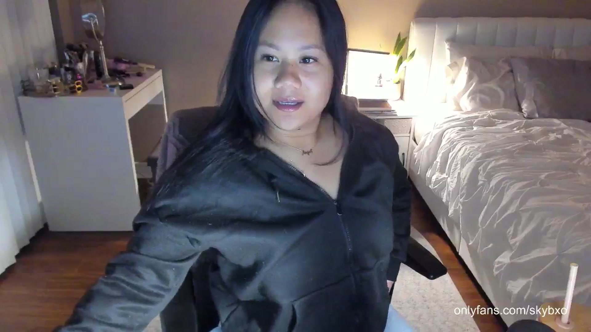 Gallery image thumbnail from skybxo's myfreecams stream on, 06/16/2024, 05:15 image 2 of 20