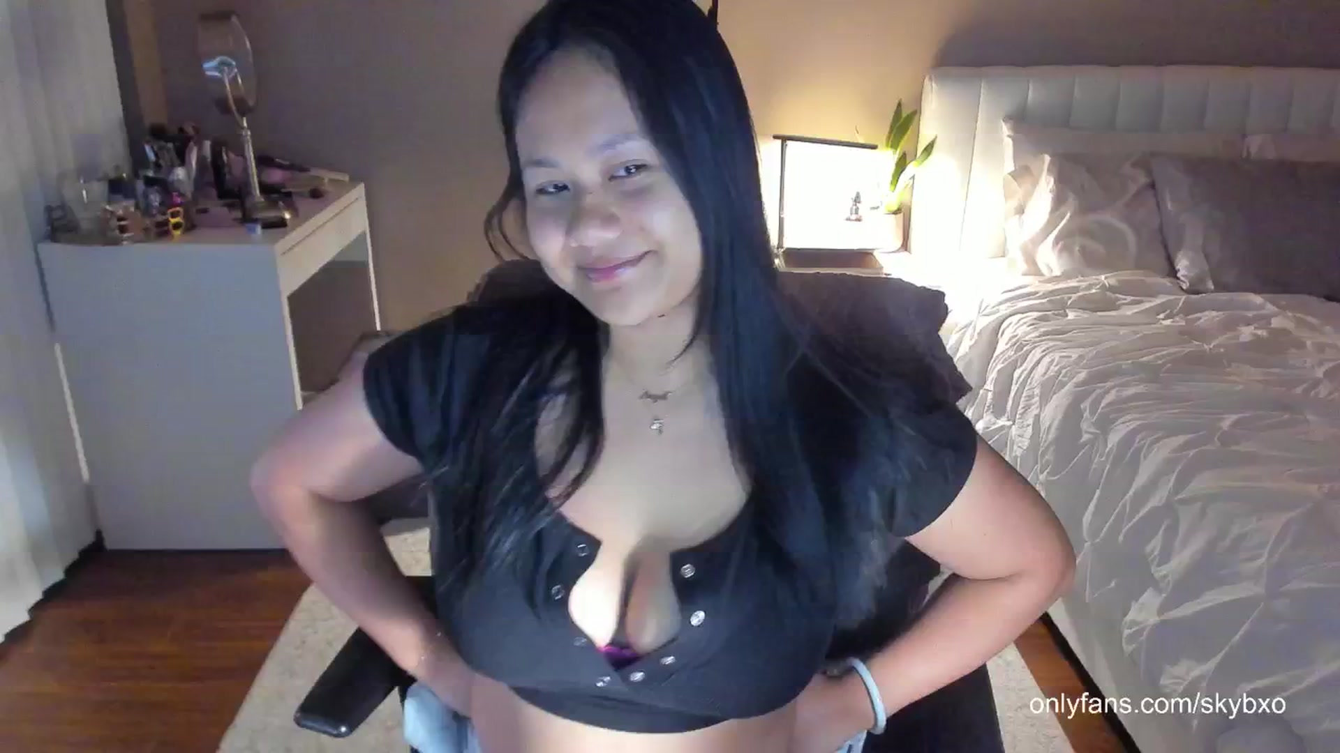 Gallery image thumbnail from skybxo's myfreecams stream on, 06/16/2024, 05:15 image 14 of 20