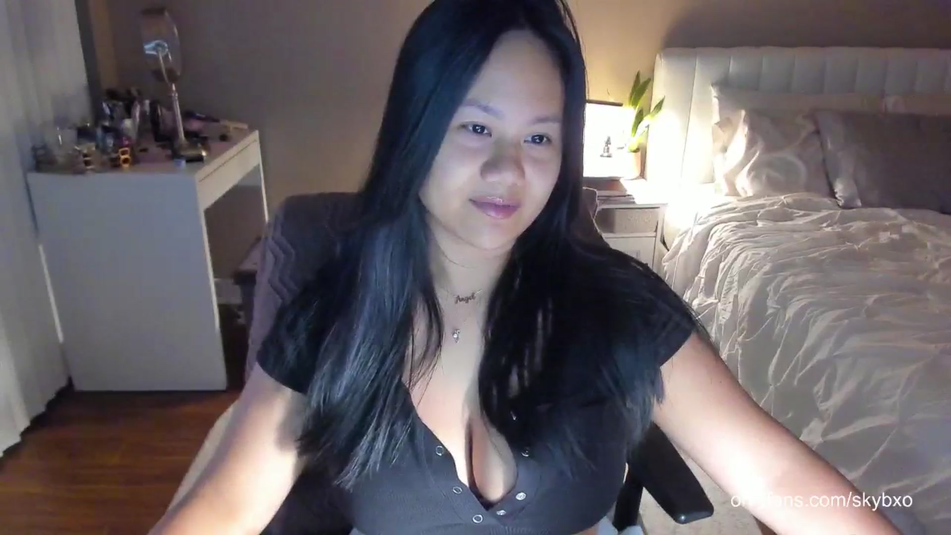 Gallery image thumbnail from skybxo's myfreecams stream on, 06/16/2024, 05:15 image 11 of 20