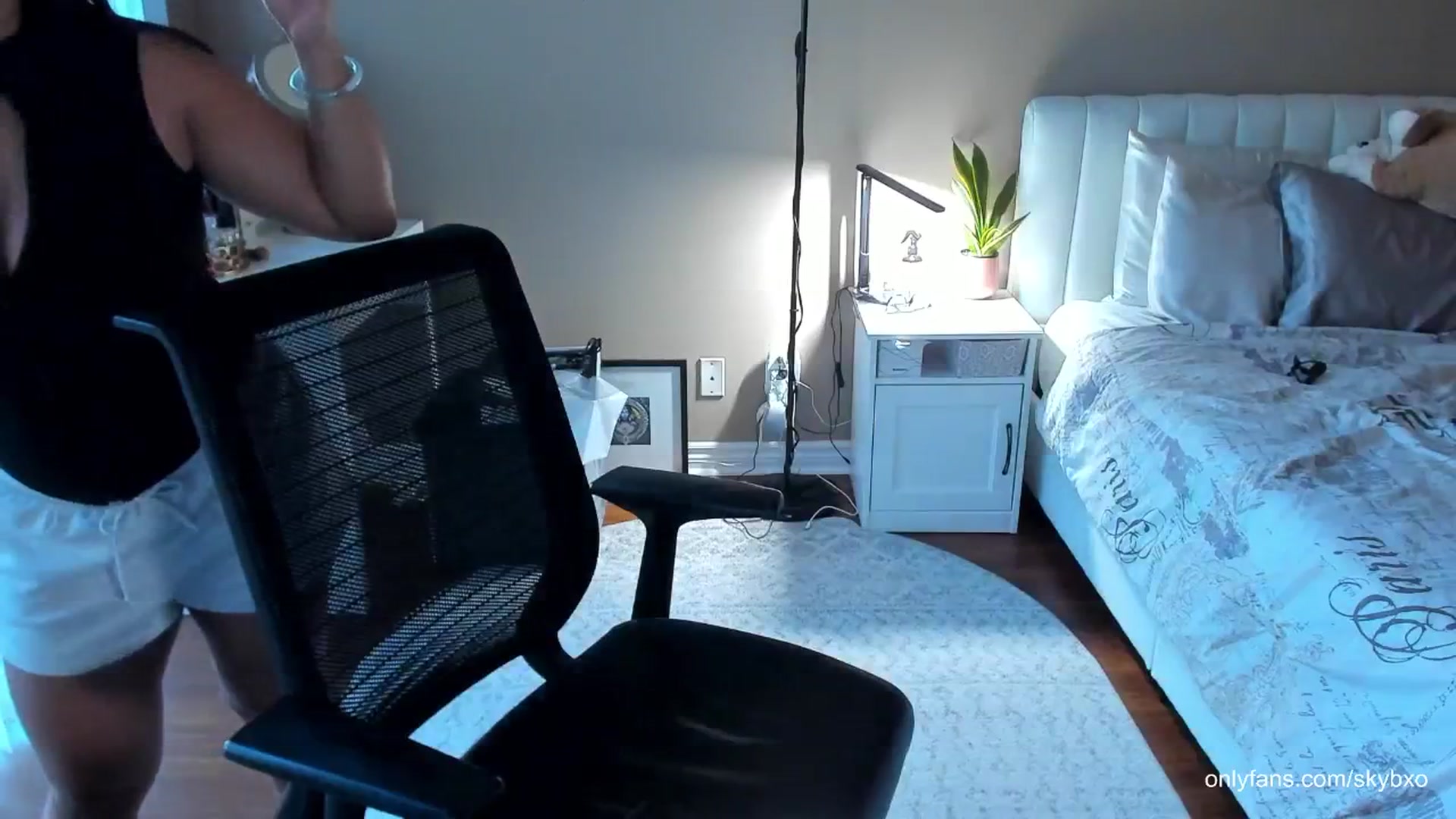 Gallery image thumbnail from skybxo's myfreecams stream on, 06/28/2024, 01:56 image 17 of 20