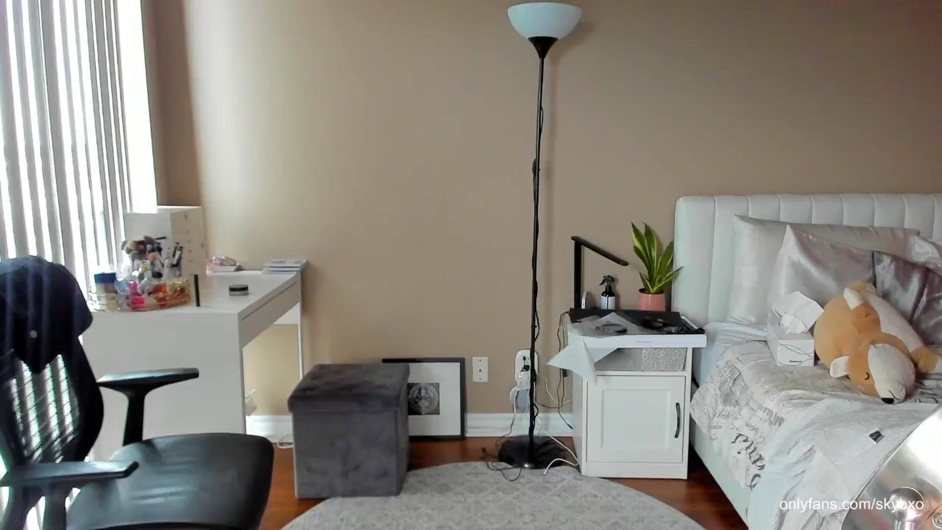 Gallery image thumbnail from skybxo's myfreecams stream on, 06/28/2024, 22:12 image 20 of 20