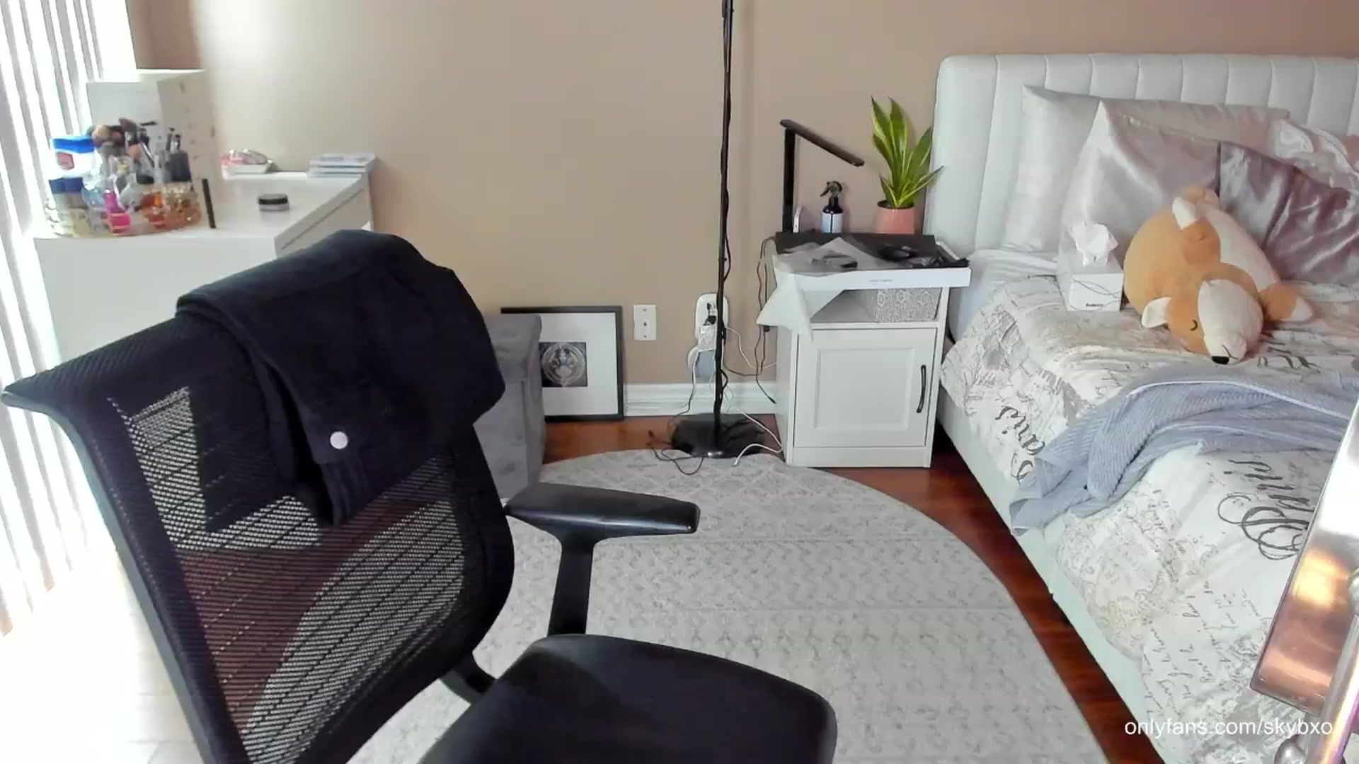 Gallery image thumbnail from skybxo's myfreecams stream on, 06/28/2024, 22:12 image 8 of 20