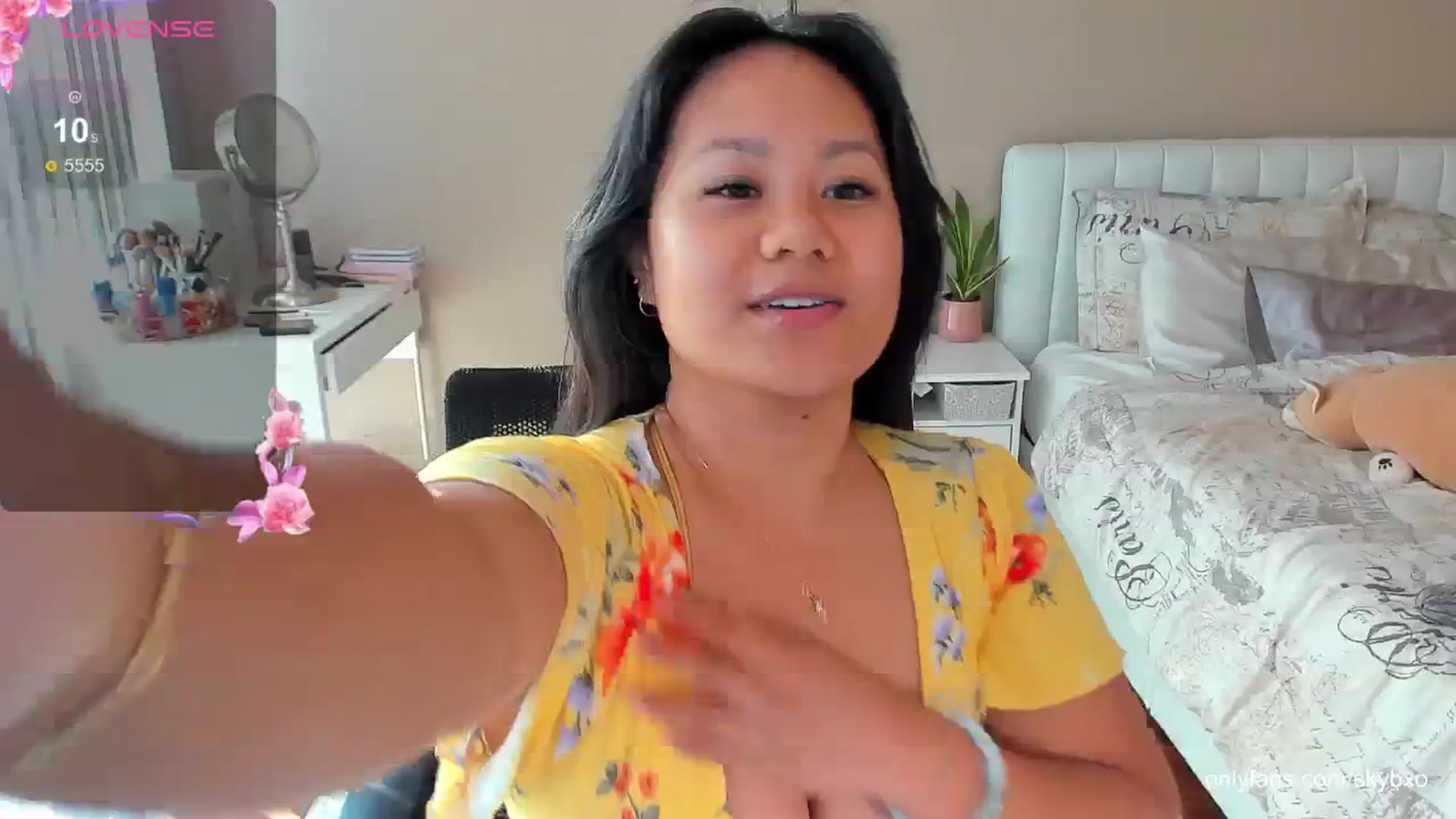 Gallery image thumbnail from skybxo's myfreecams stream on, 07/06/2024, 23:55 image 19 of 20