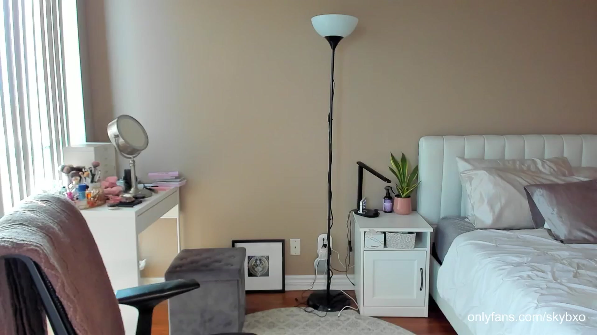 Gallery image thumbnail from skybxo's myfreecams stream on, 07/24/2024, 24:03 image 11 of 20