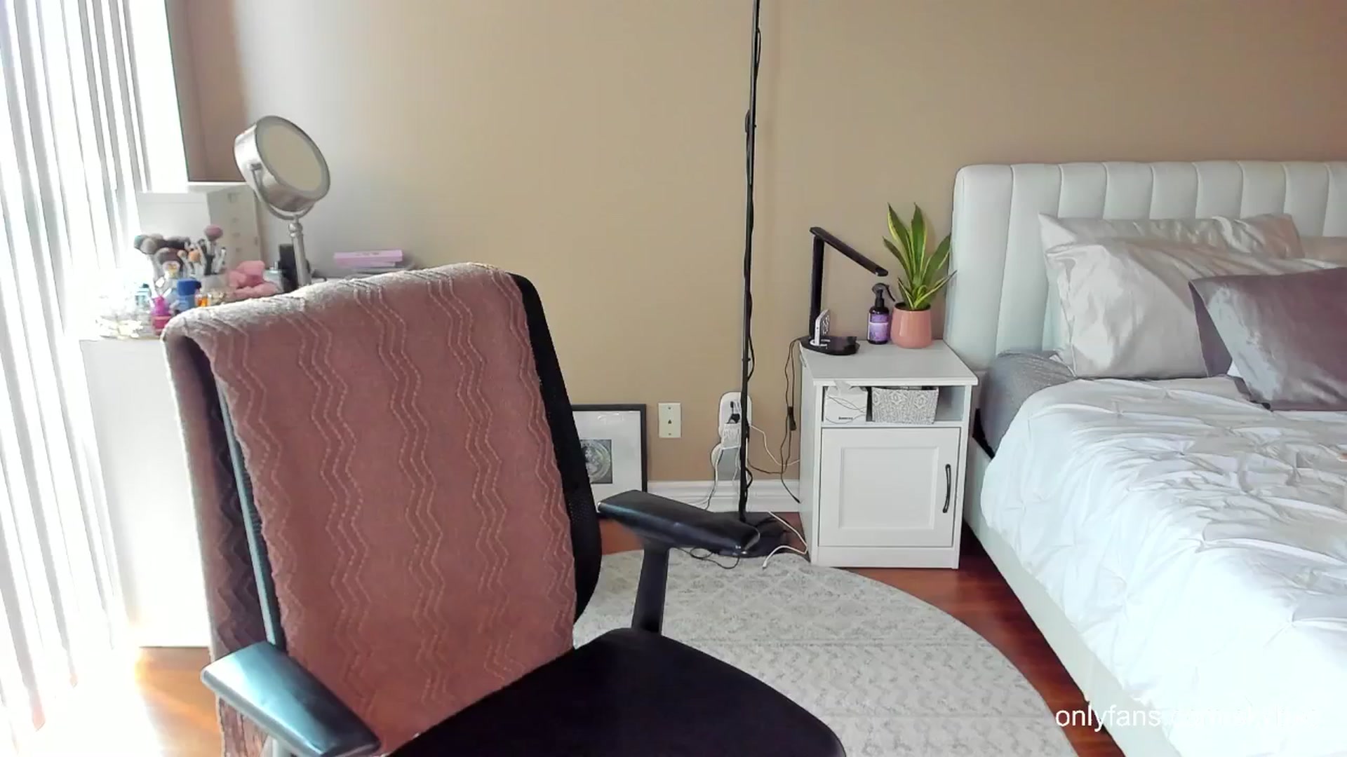 Gallery image thumbnail from skybxo's myfreecams stream on, 07/24/2024, 24:03 image 9 of 20