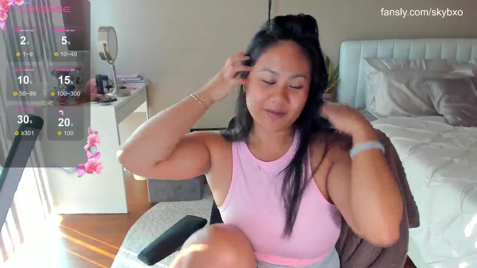 Gallery image thumbnail from skybxo's myfreecams stream on, 07/28/2024, 24:13 image 16 of 20