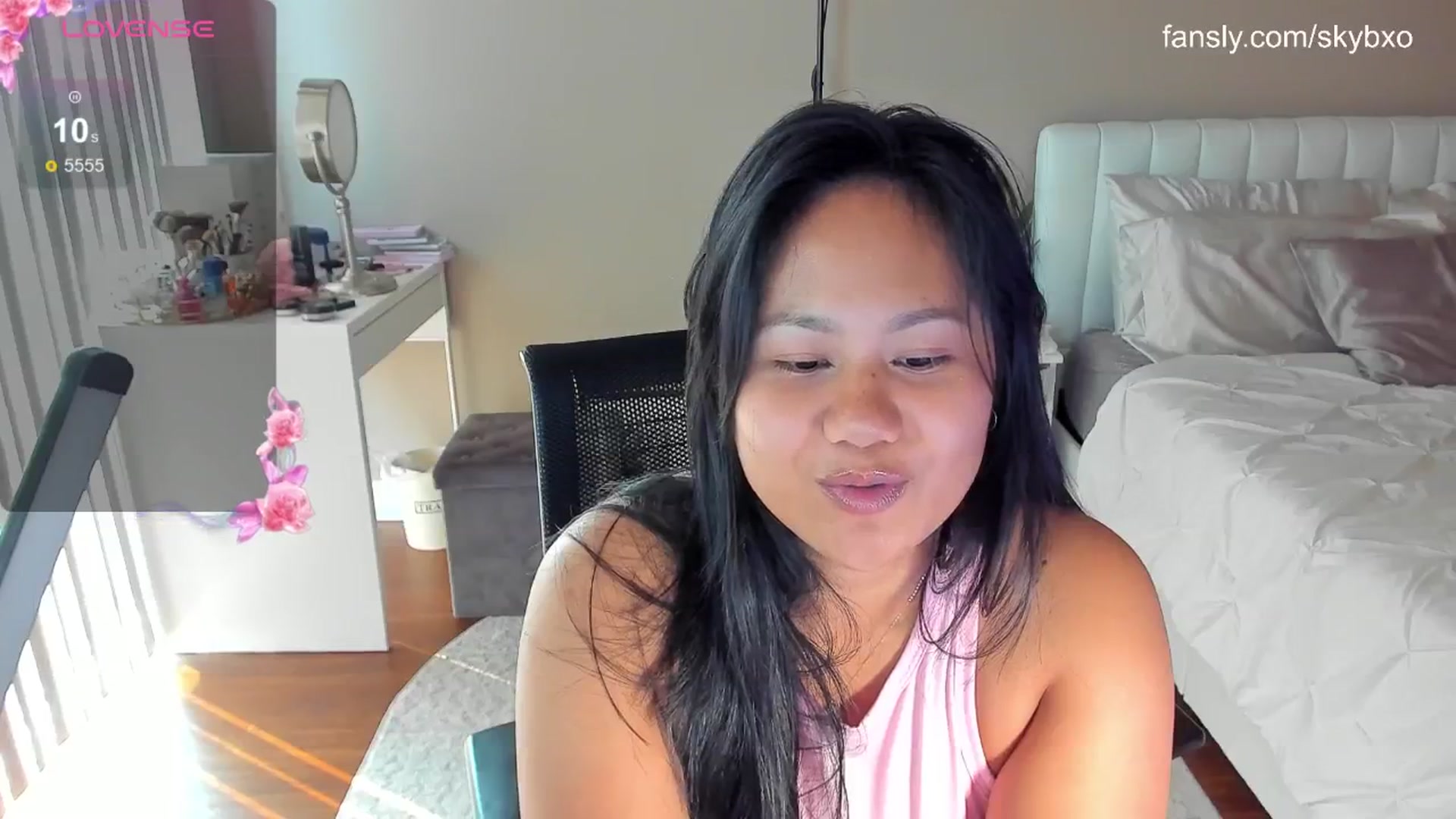 Gallery image thumbnail from skybxo's myfreecams stream on, 07/28/2024, 24:13 image 19 of 20