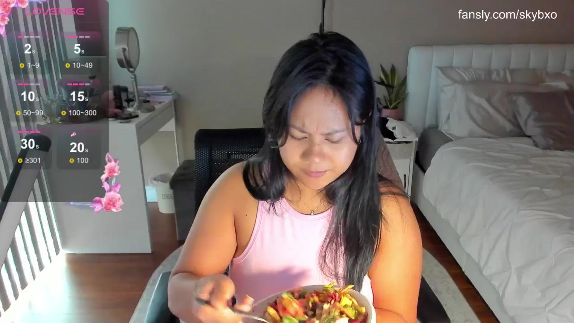 Gallery image thumbnail from skybxo's myfreecams stream on, 07/28/2024, 24:42 image 12 of 20