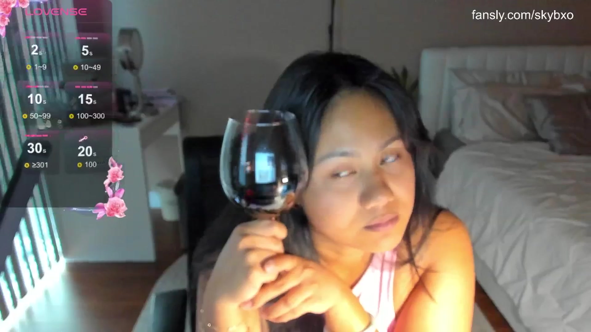 Gallery image thumbnail from skybxo's myfreecams stream on, 07/28/2024, 24:42 image 18 of 20