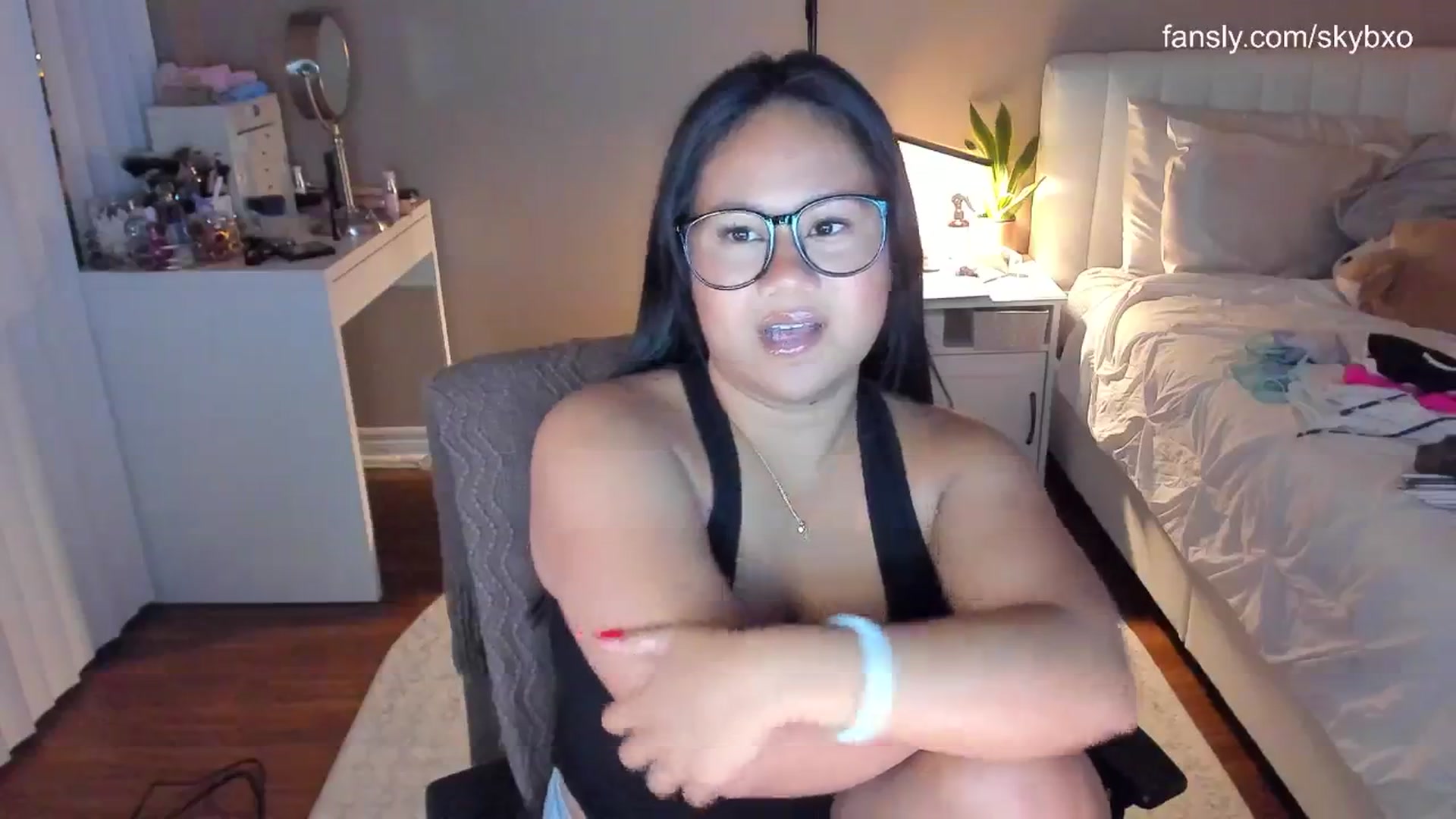 Gallery image thumbnail from skybxo's myfreecams stream on, 08/11/2024, 01:31 image 7 of 20