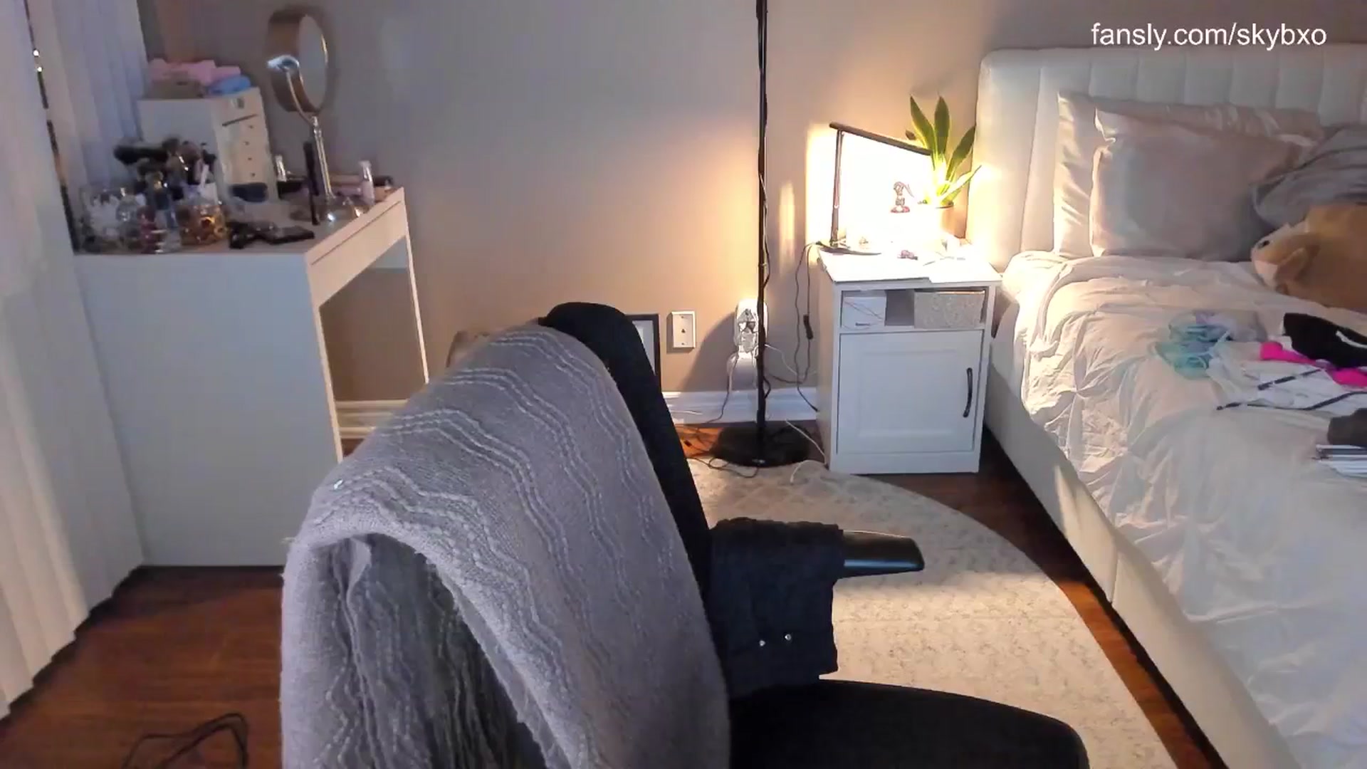 Gallery image thumbnail from skybxo's myfreecams stream on, 08/11/2024, 01:31 image 18 of 20