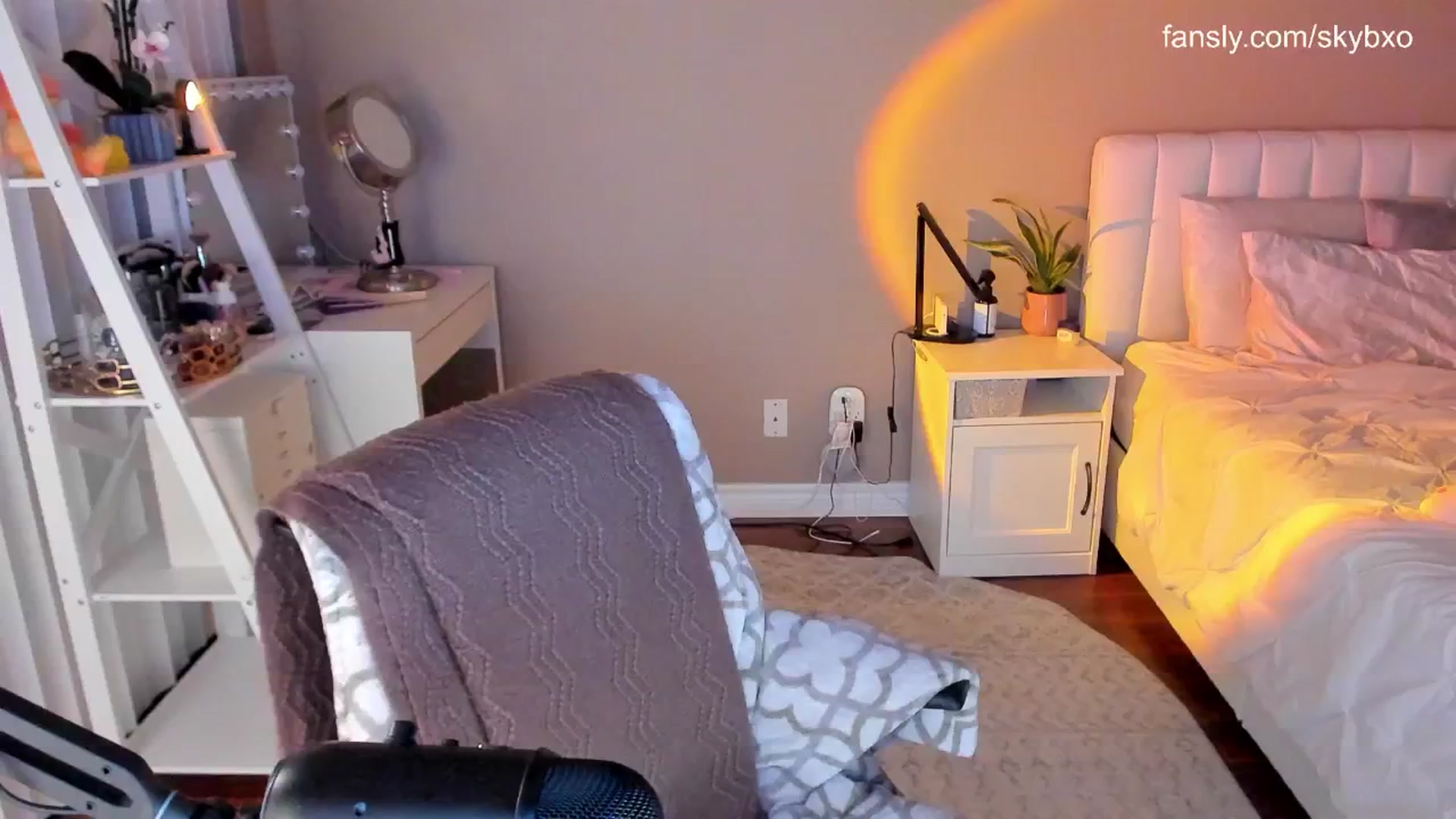 Gallery image thumbnail from skybxo's myfreecams stream on, 02/05/2025, 04:37 image 1 of 20