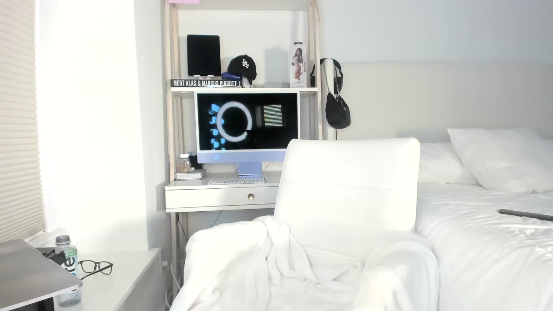 Gallery image thumbnail from skylerlo's myfreecams stream on, 05/10/2023, 07:19 image 9 of 20