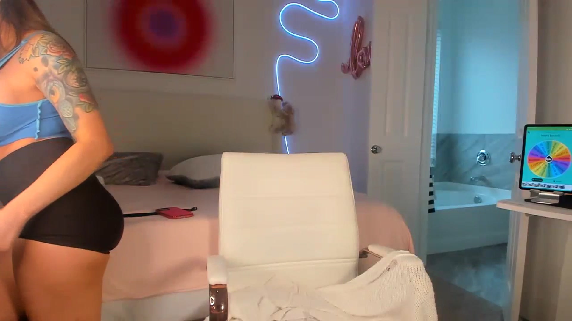 Gallery image thumbnail from skylerlo's myfreecams stream on, 03/29/2024, 23:29 image 10 of 20
