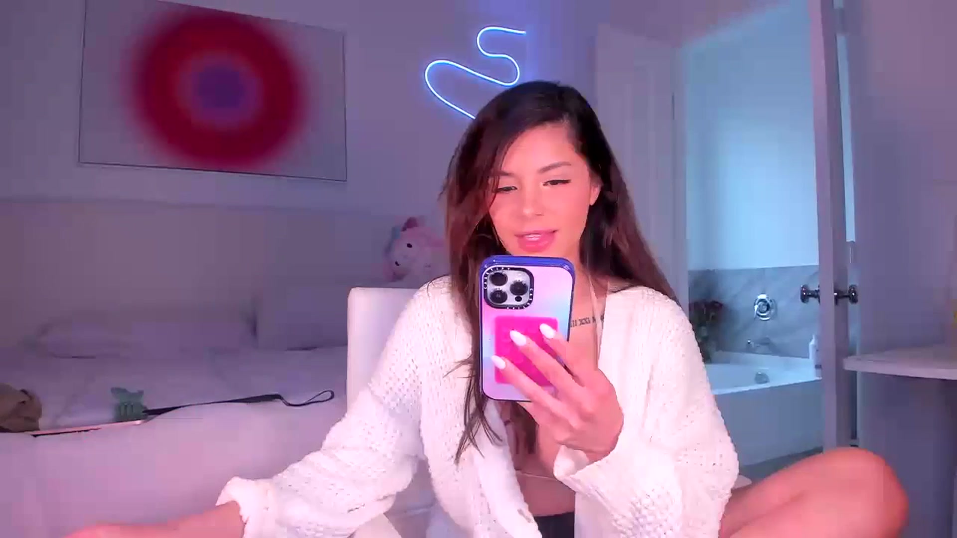 Gallery image thumbnail from skylerlo's myfreecams stream on, 05/03/2024, 23:19 image 12 of 20