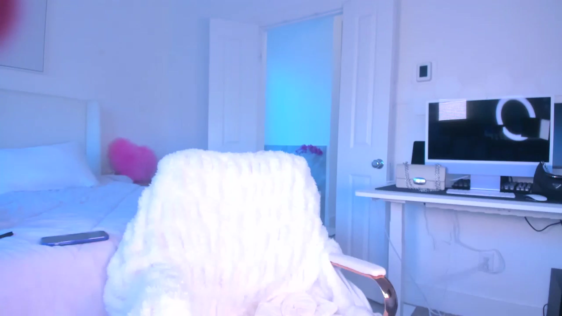 Gallery image thumbnail from skylerlo's myfreecams stream on, 06/22/2024, 03:38 image 7 of 20