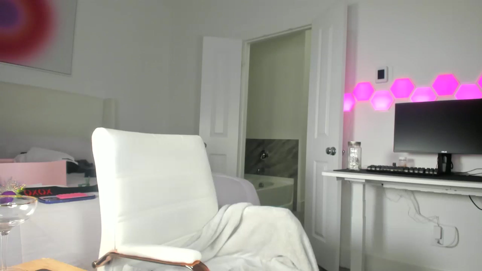 Gallery image thumbnail from skylerlo's myfreecams stream on, 07/20/2024, 07:54 image 19 of 20