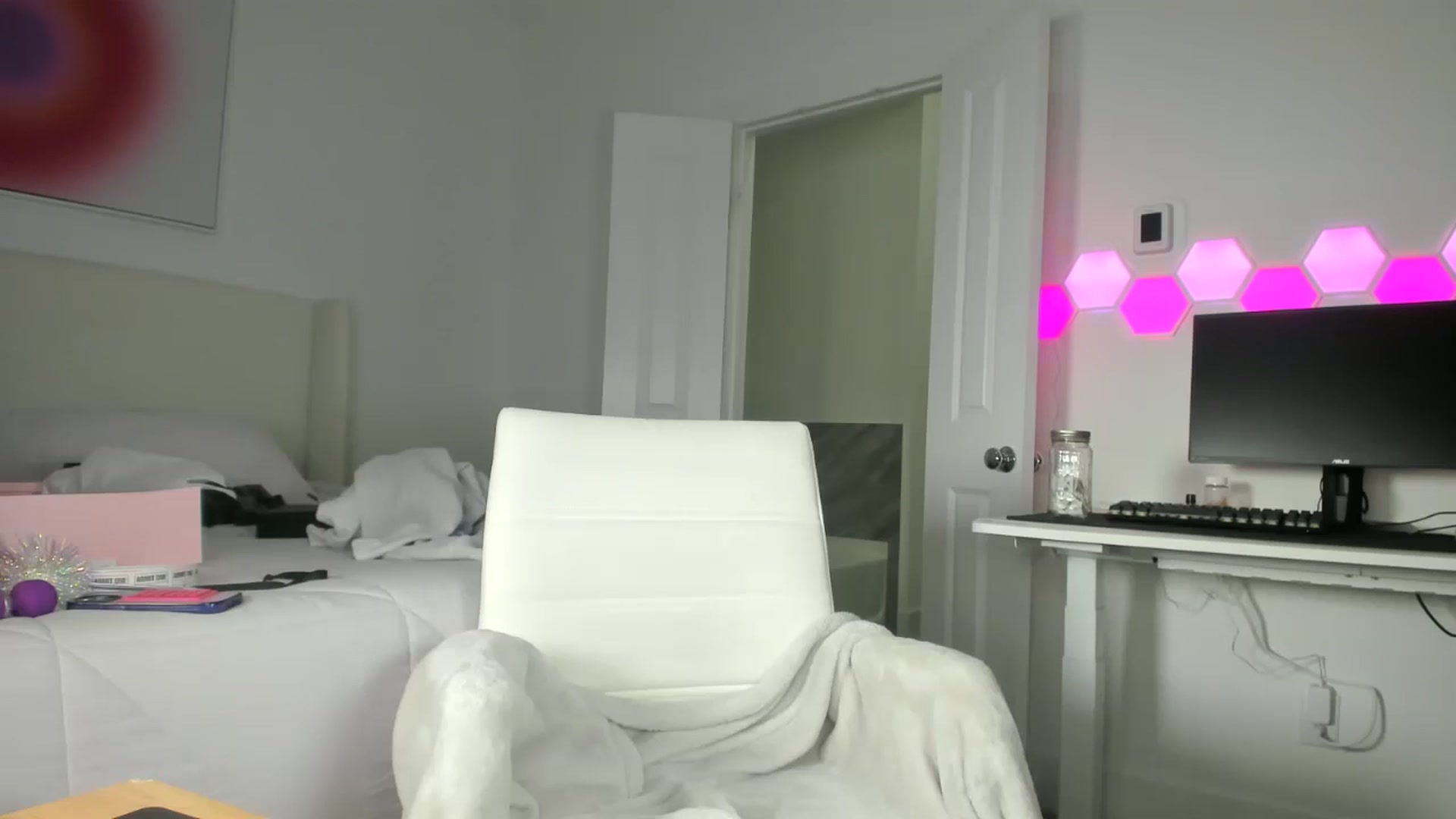 Gallery image thumbnail from skylerlo's myfreecams stream on, 07/20/2024, 07:54 image 12 of 20
