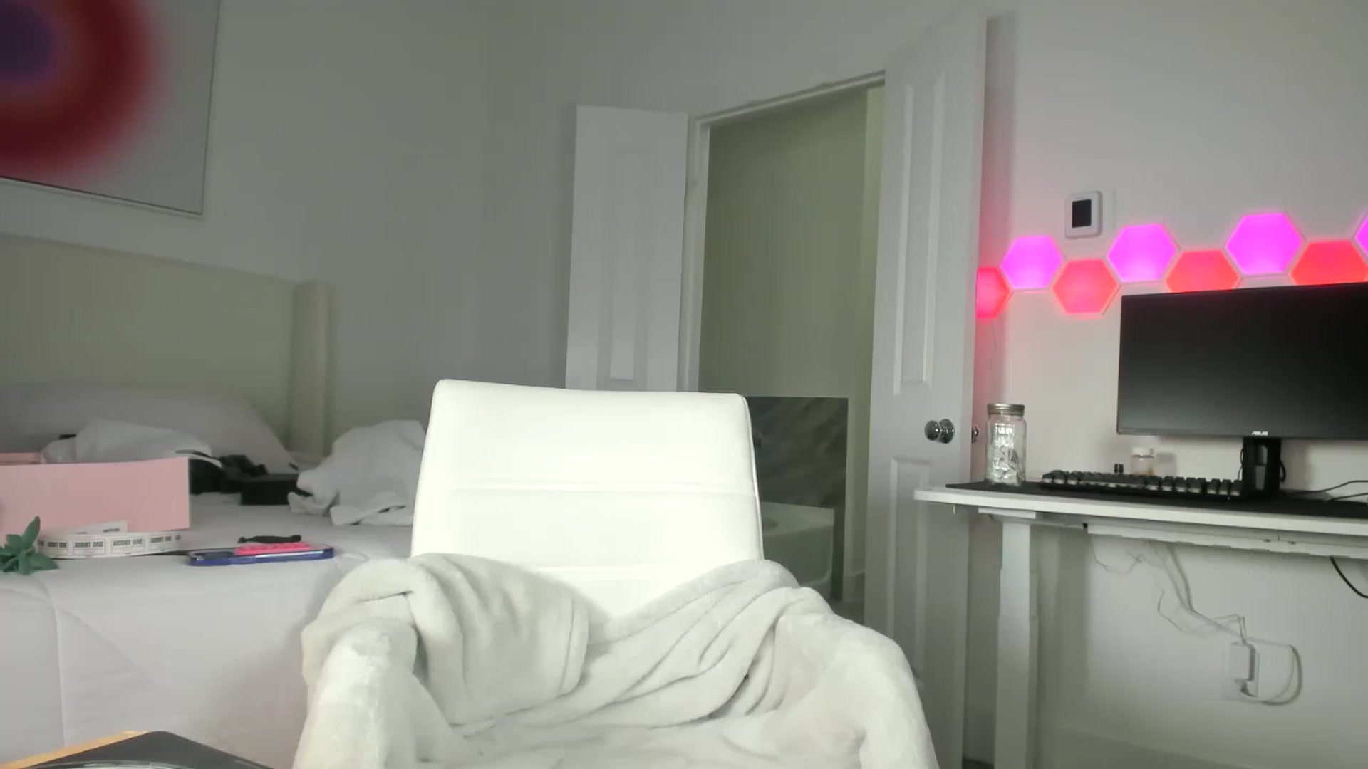 Gallery image thumbnail from skylerlo's myfreecams stream on, 07/20/2024, 07:54 image 6 of 20