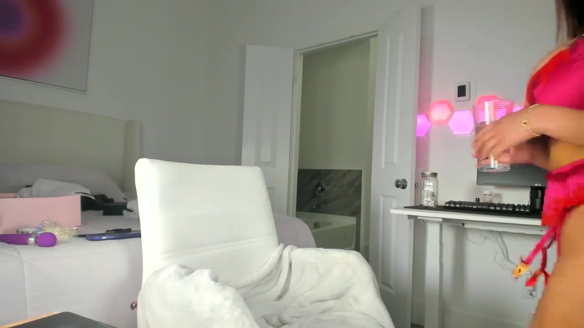 Gallery image thumbnail from skylerlo's myfreecams stream on, 07/20/2024, 07:54 image 9 of 20